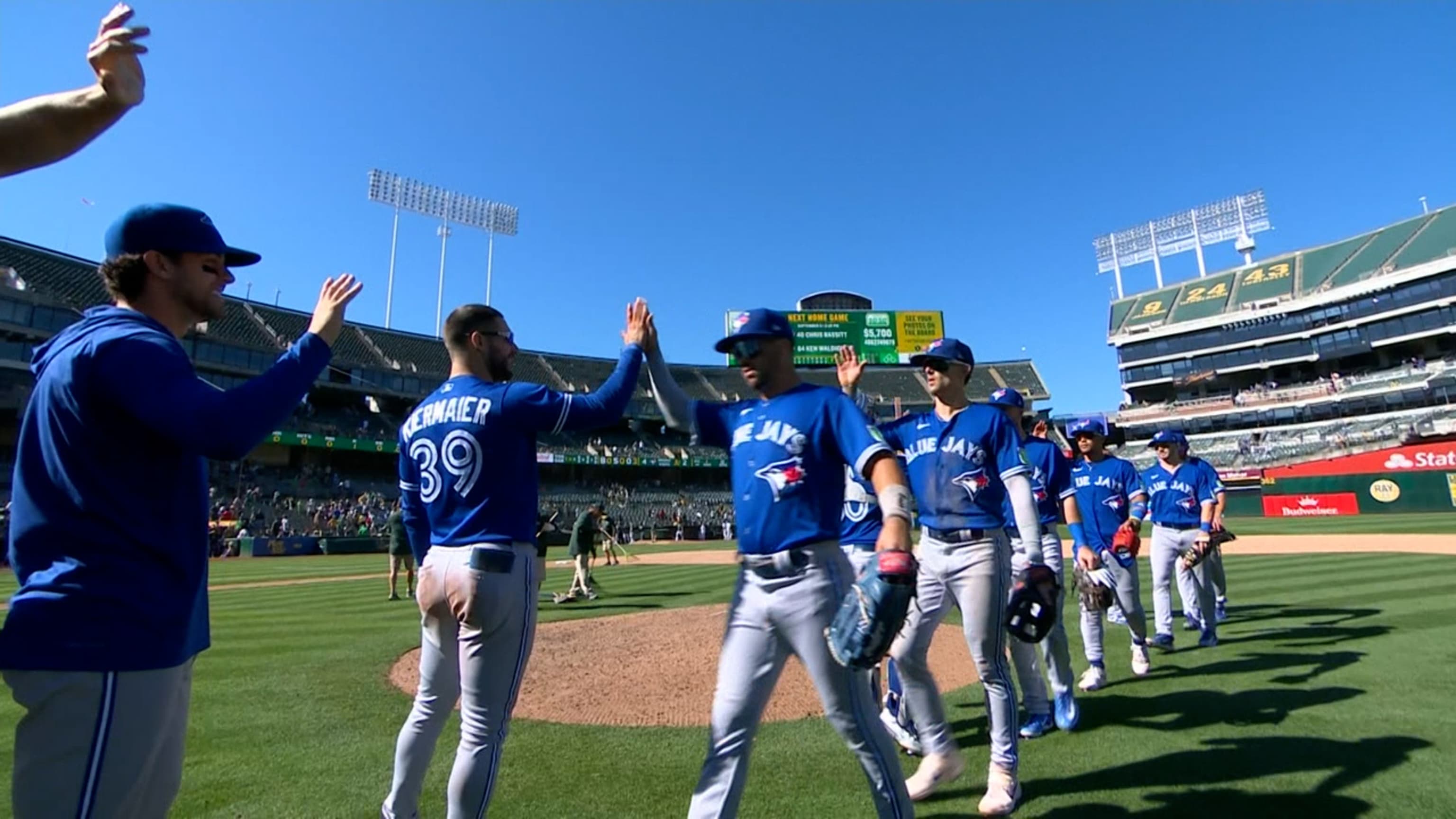 Play ball! Blue Jays beat Yankees 3-2 in 10 innings in 2021 MLB opener -  North Delta Reporter