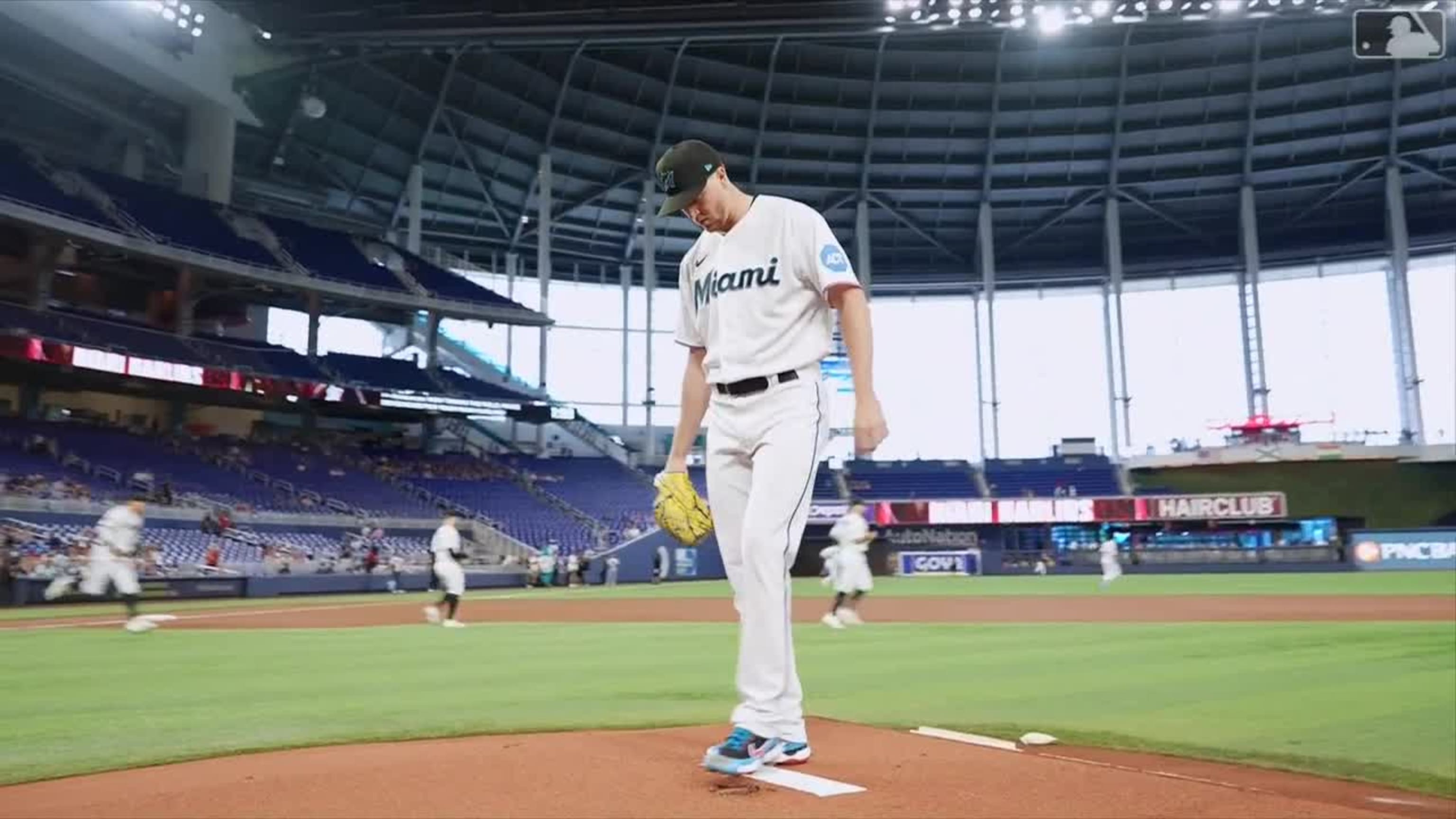 Trevor Rogers poncha a tres