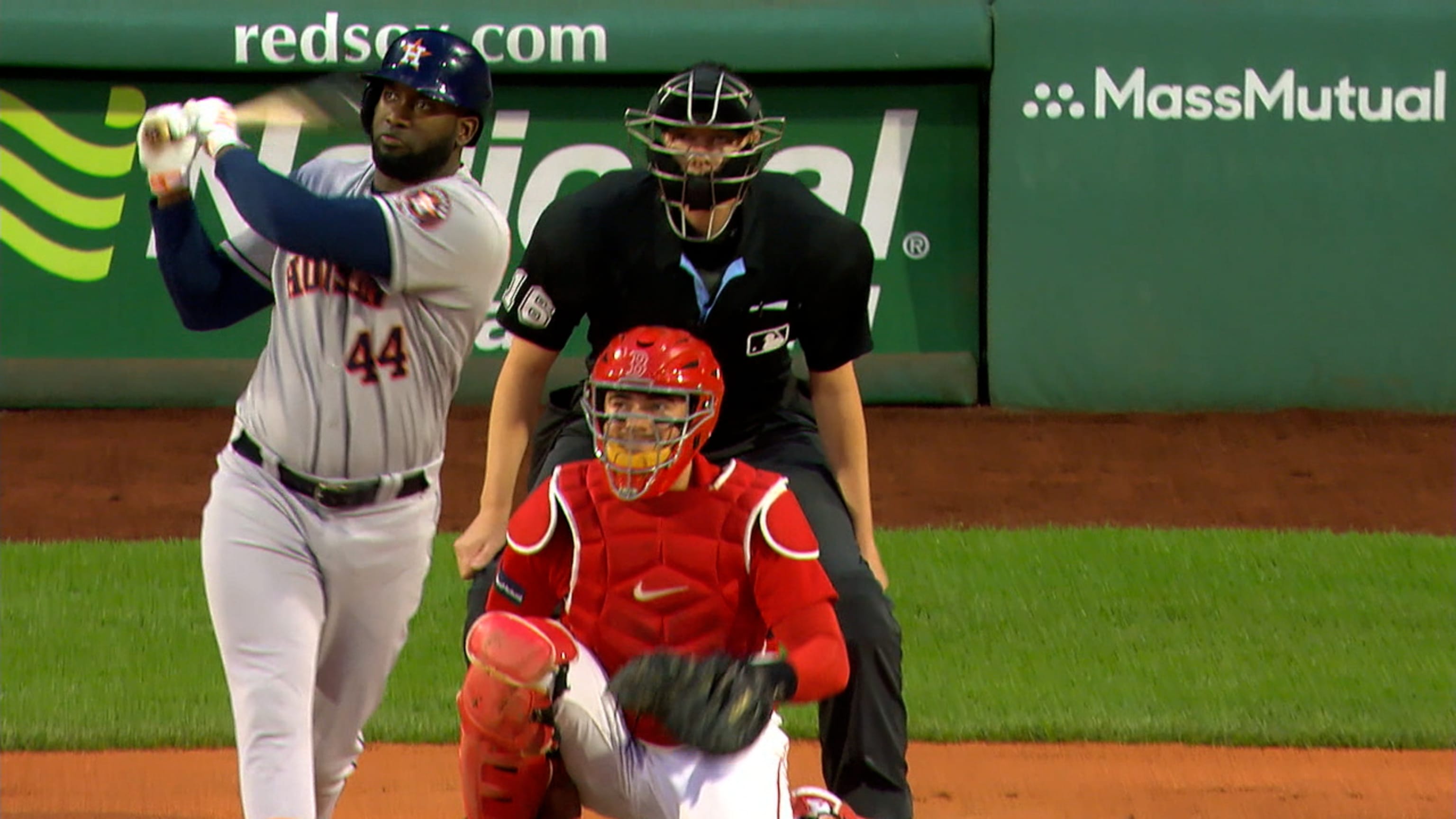 Astros' Yordan Álvarez CRANKS homer for Astros in World Series