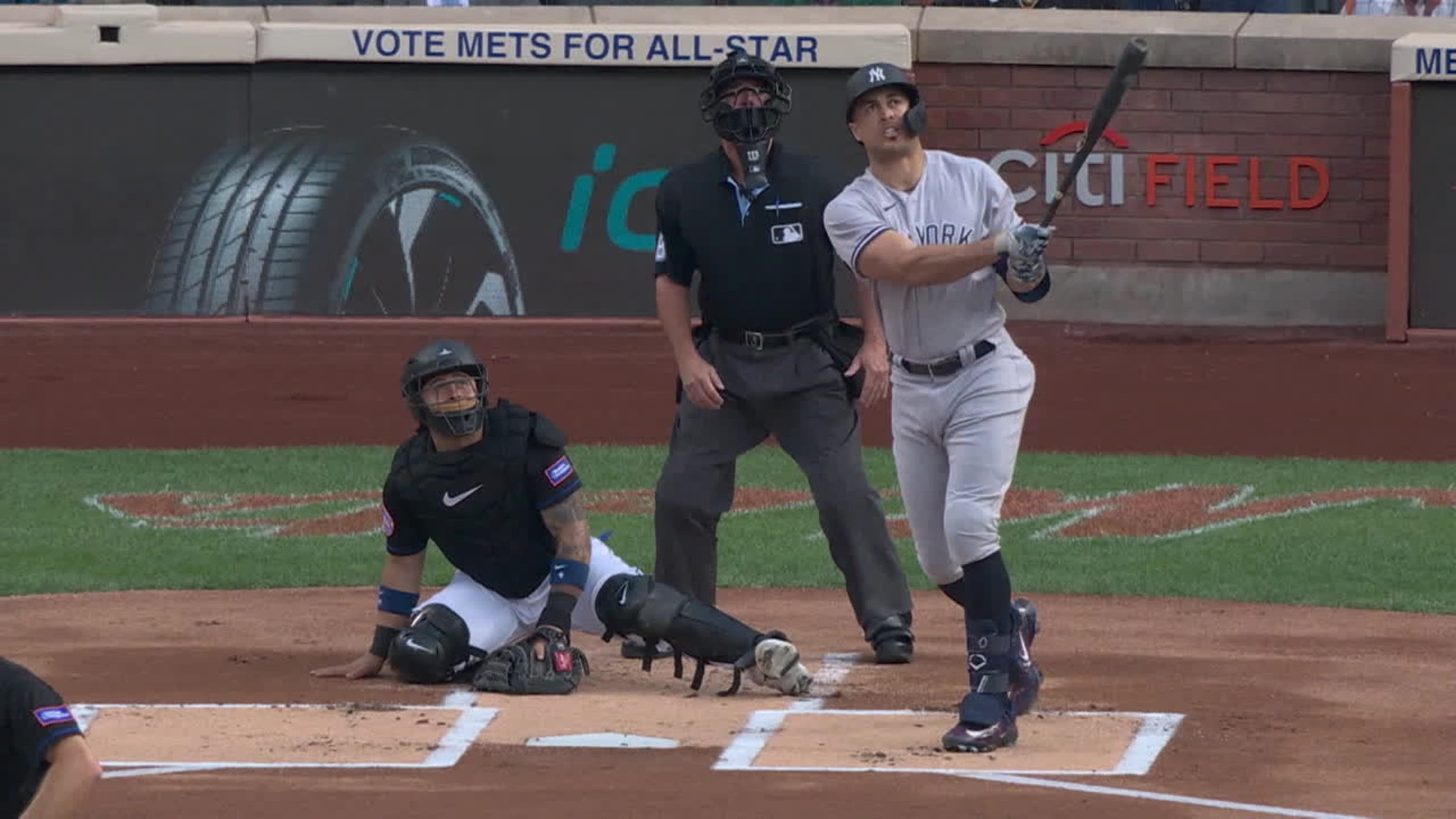 Stanton abre el marcador con HR