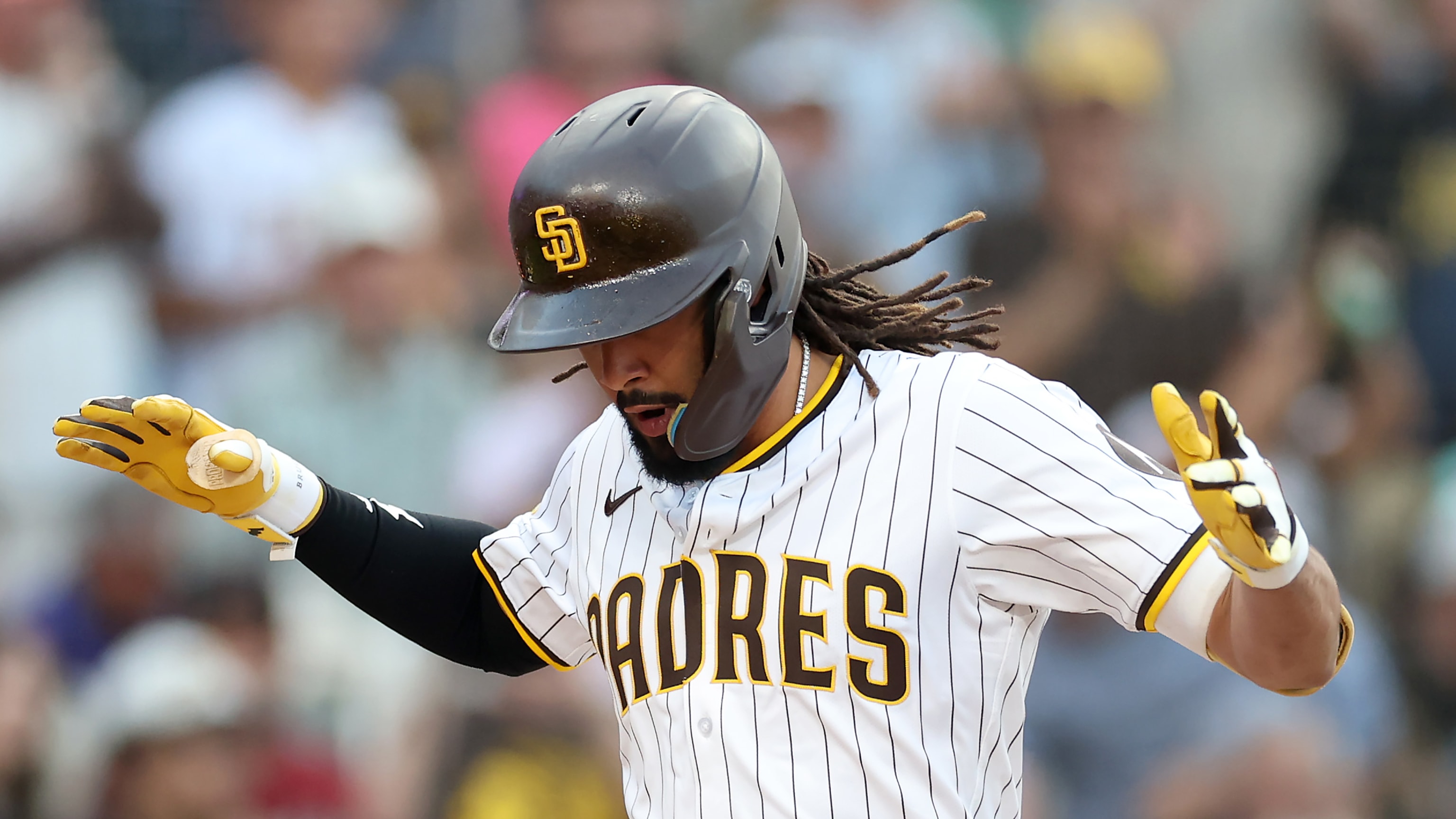 Fernando Tatis Jr.'s leadoff home run (25)