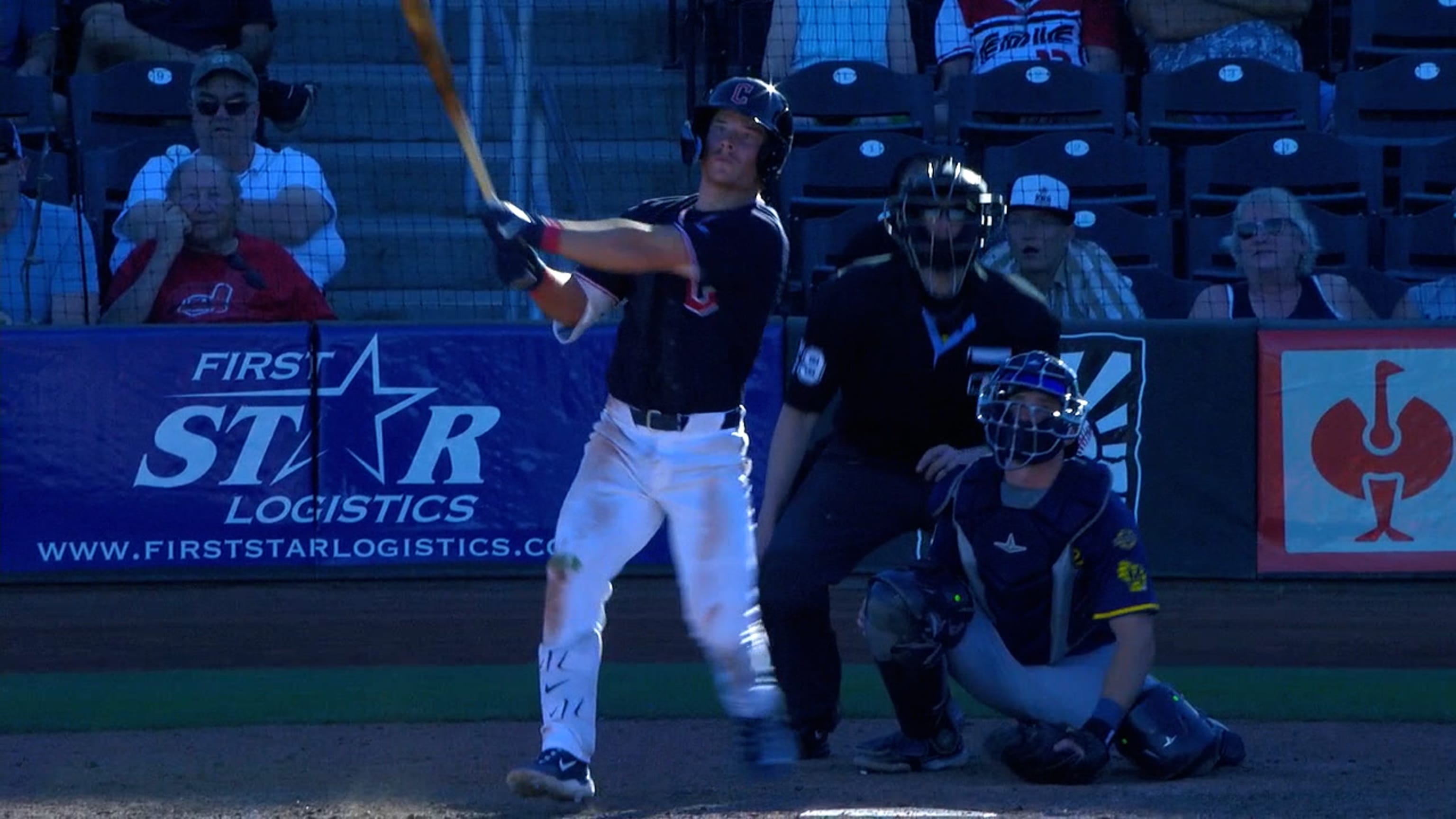Travis Bazzana da HR de tres rayas