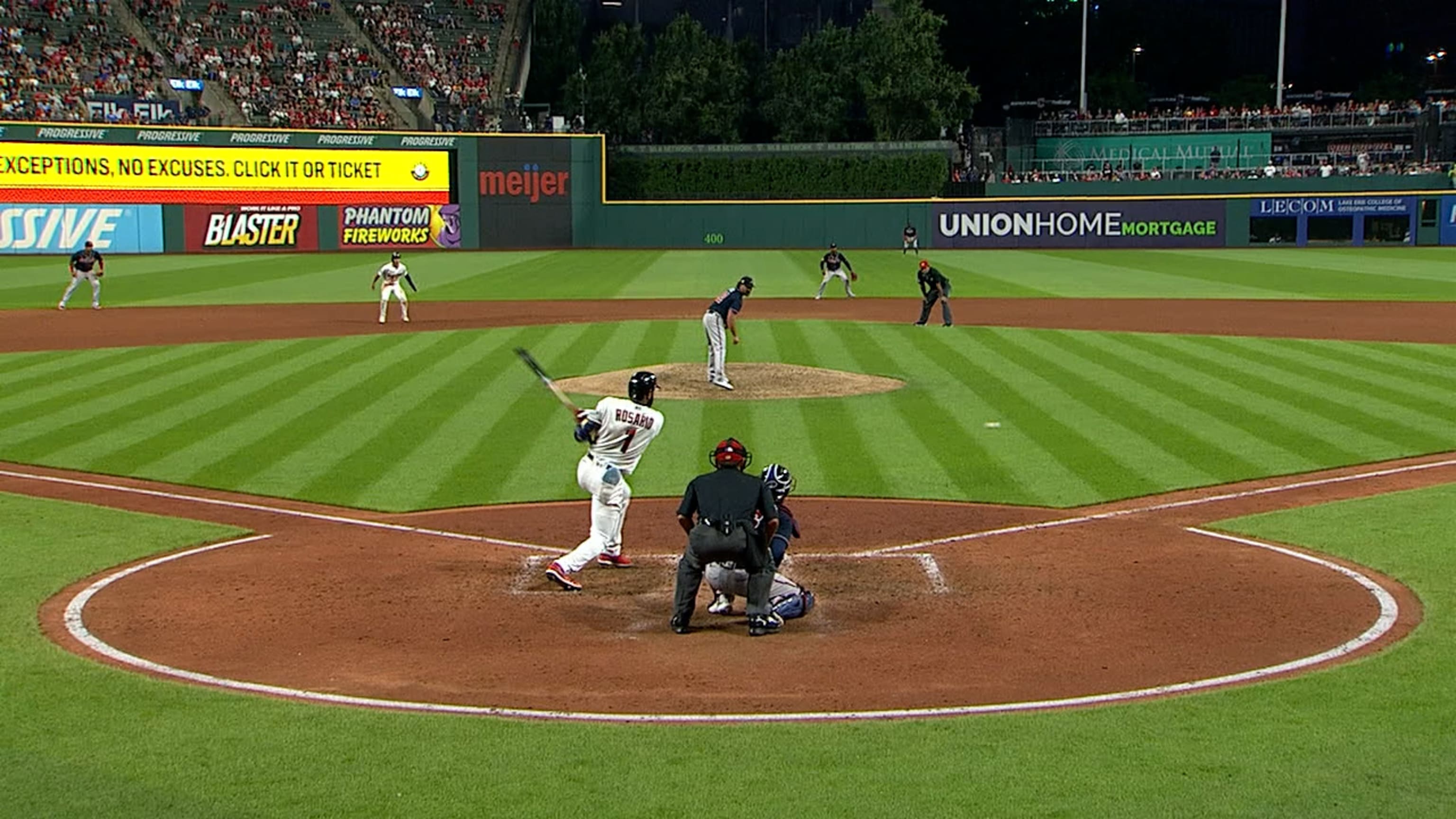 Rosario da la ventaja con sencillo