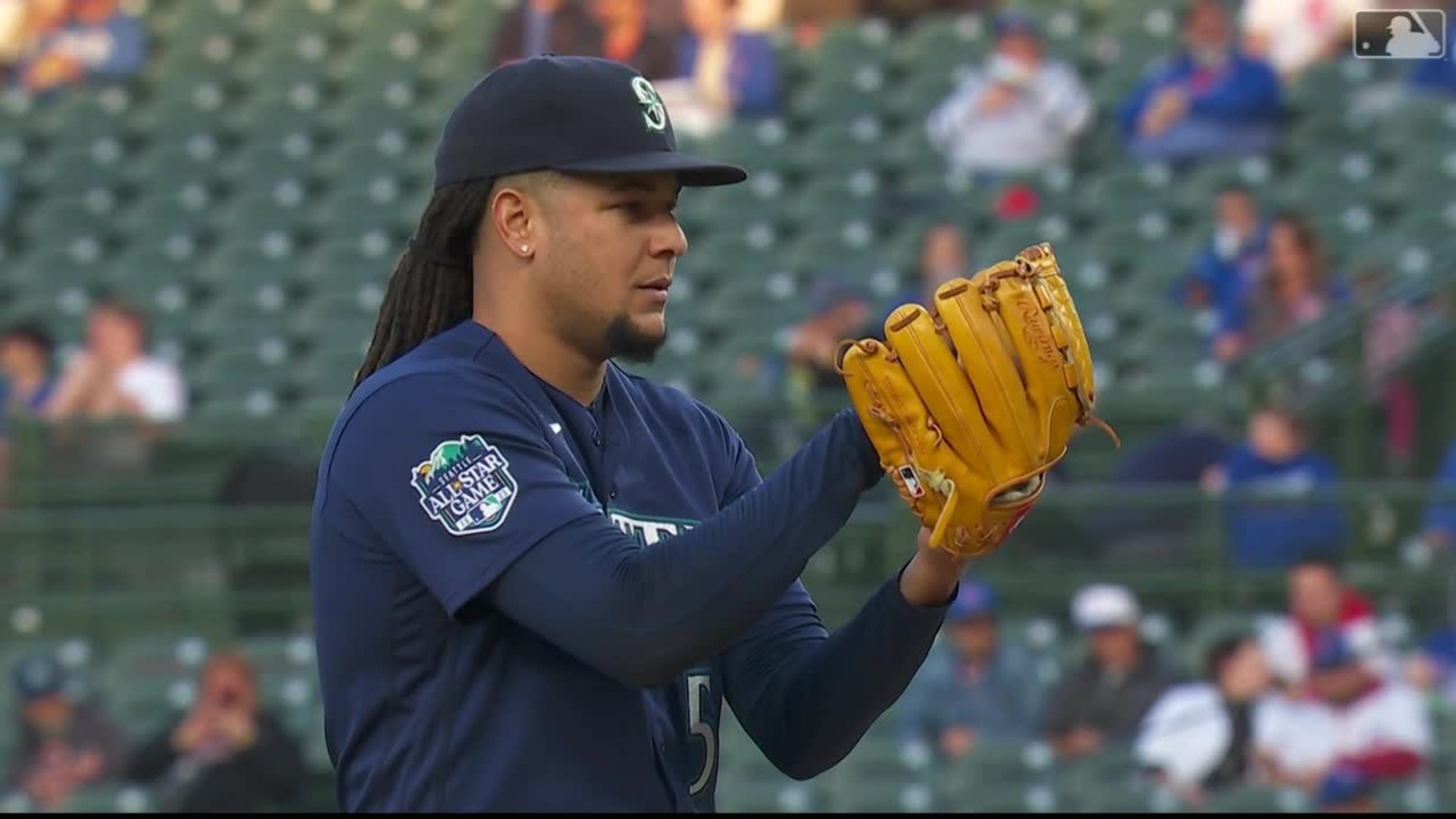 Rock the ballpark: Luis Castillo rock solid as Mariners take