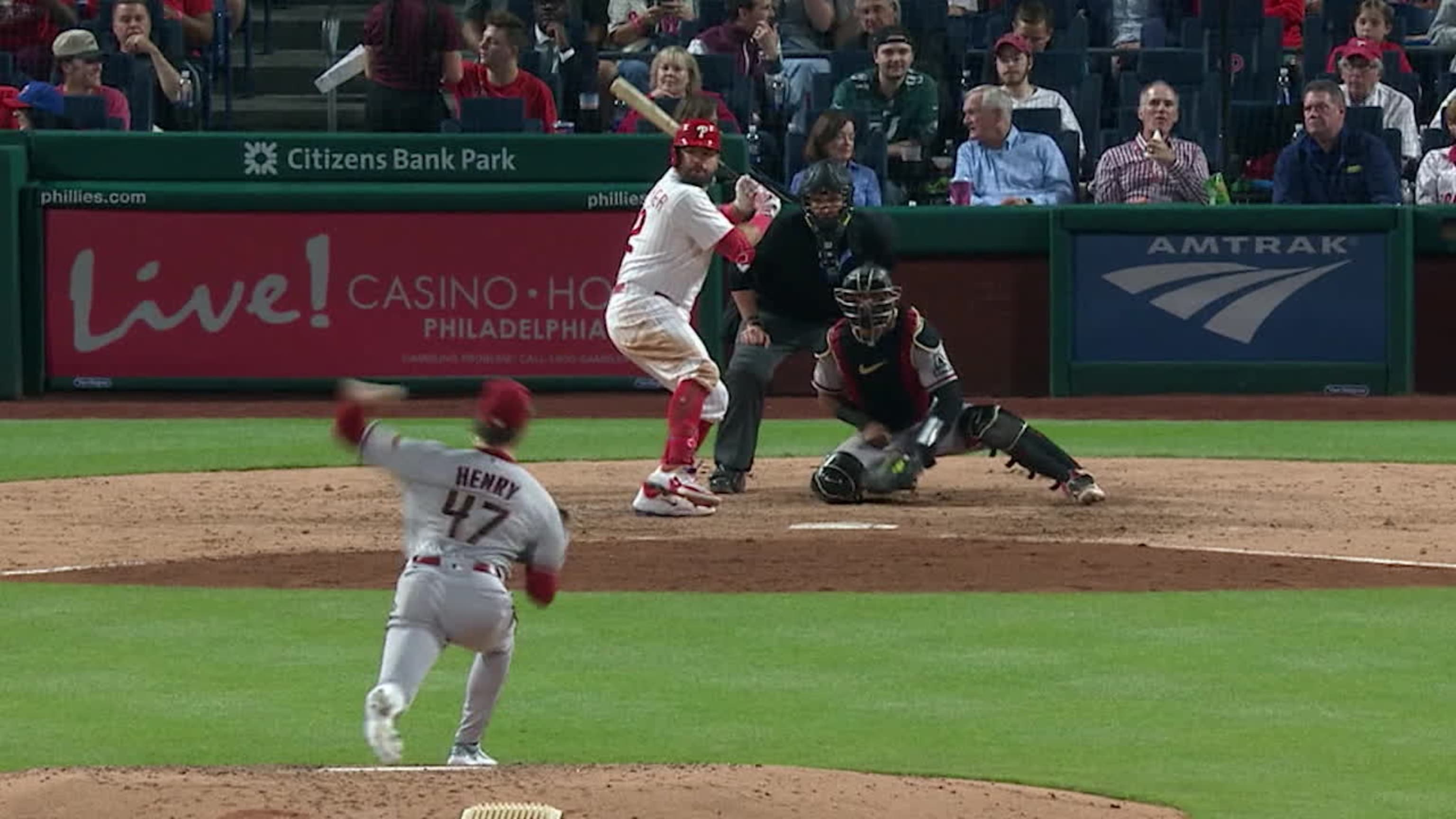 Lourdes Gurriel Jr. goes 4-for-4 as D-backs down Phillies