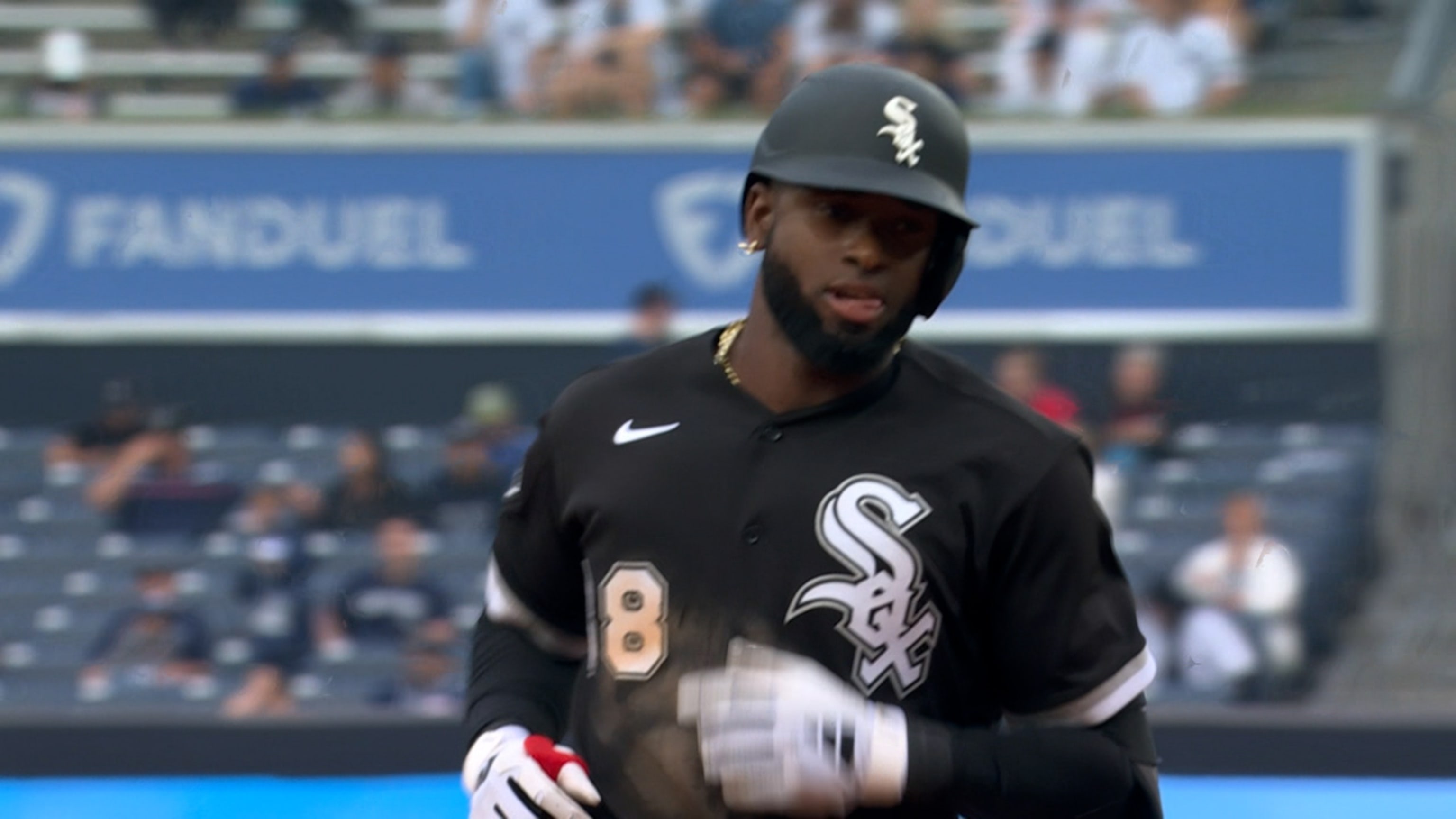 White Sox outfielder Luis Robert Jr suffers injury scare vs. Guardians