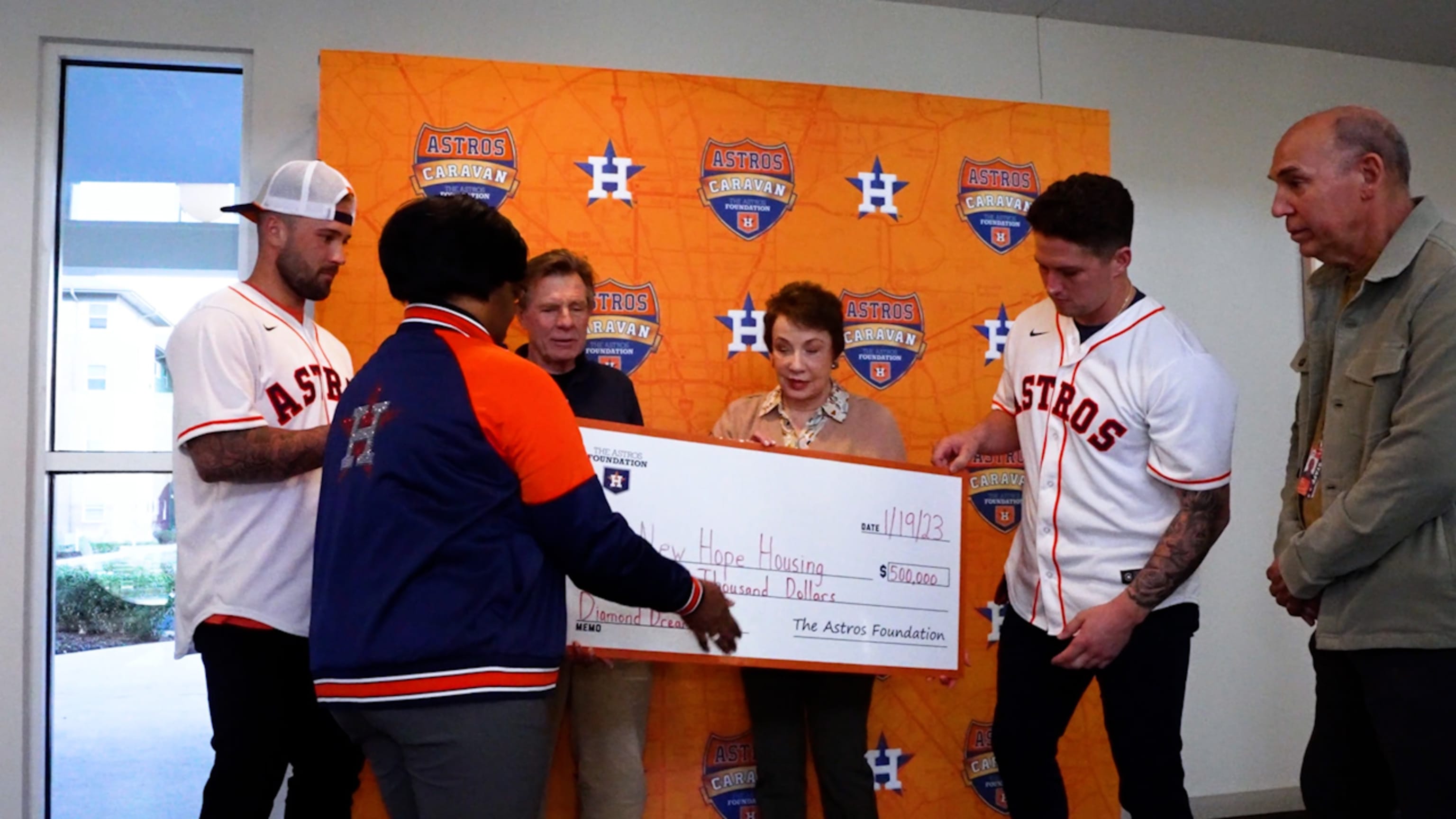 Astros fans seek memorabilia at local Academy, Local