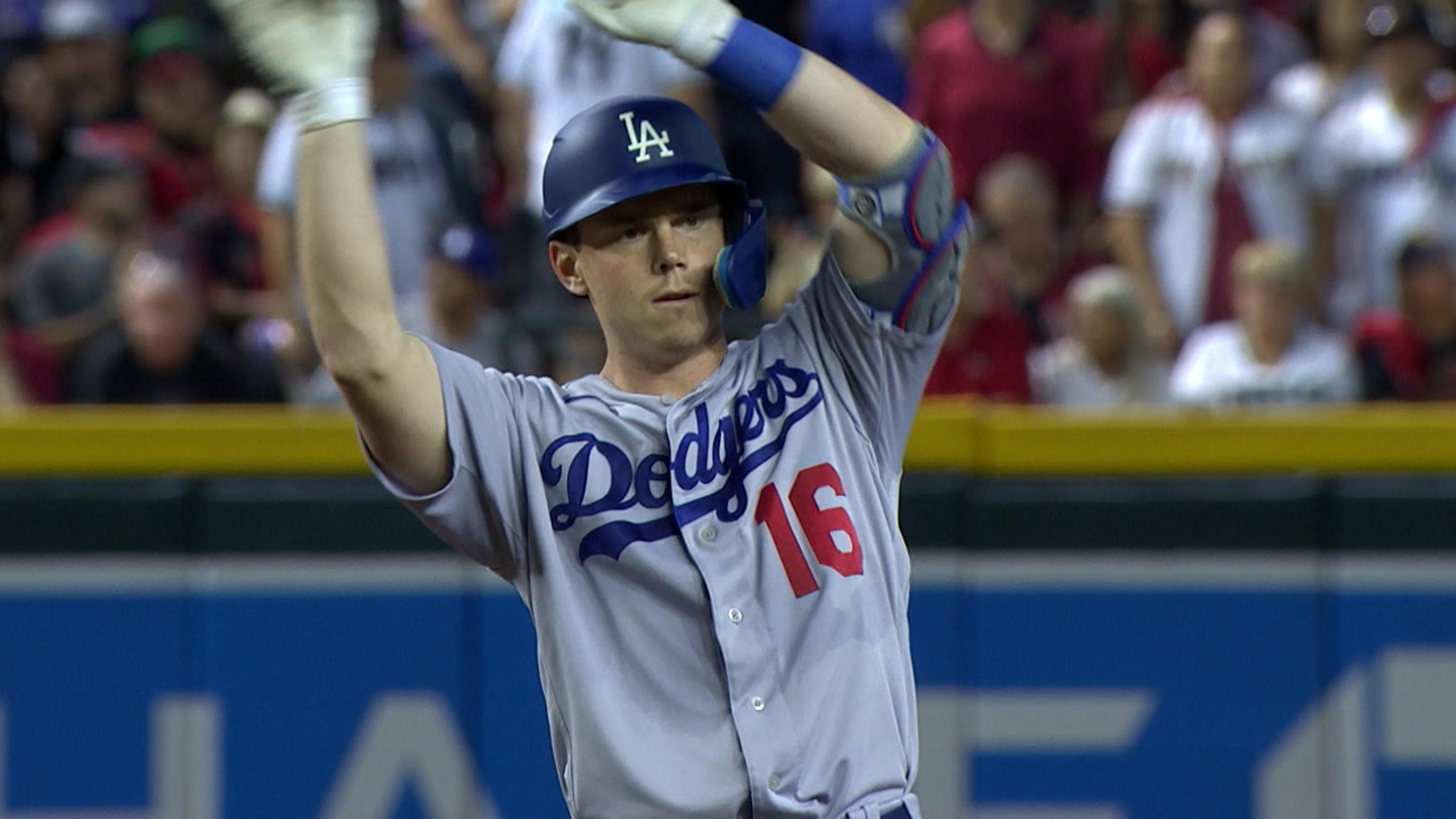 Will Smith agrees to contract extension with Dodgers