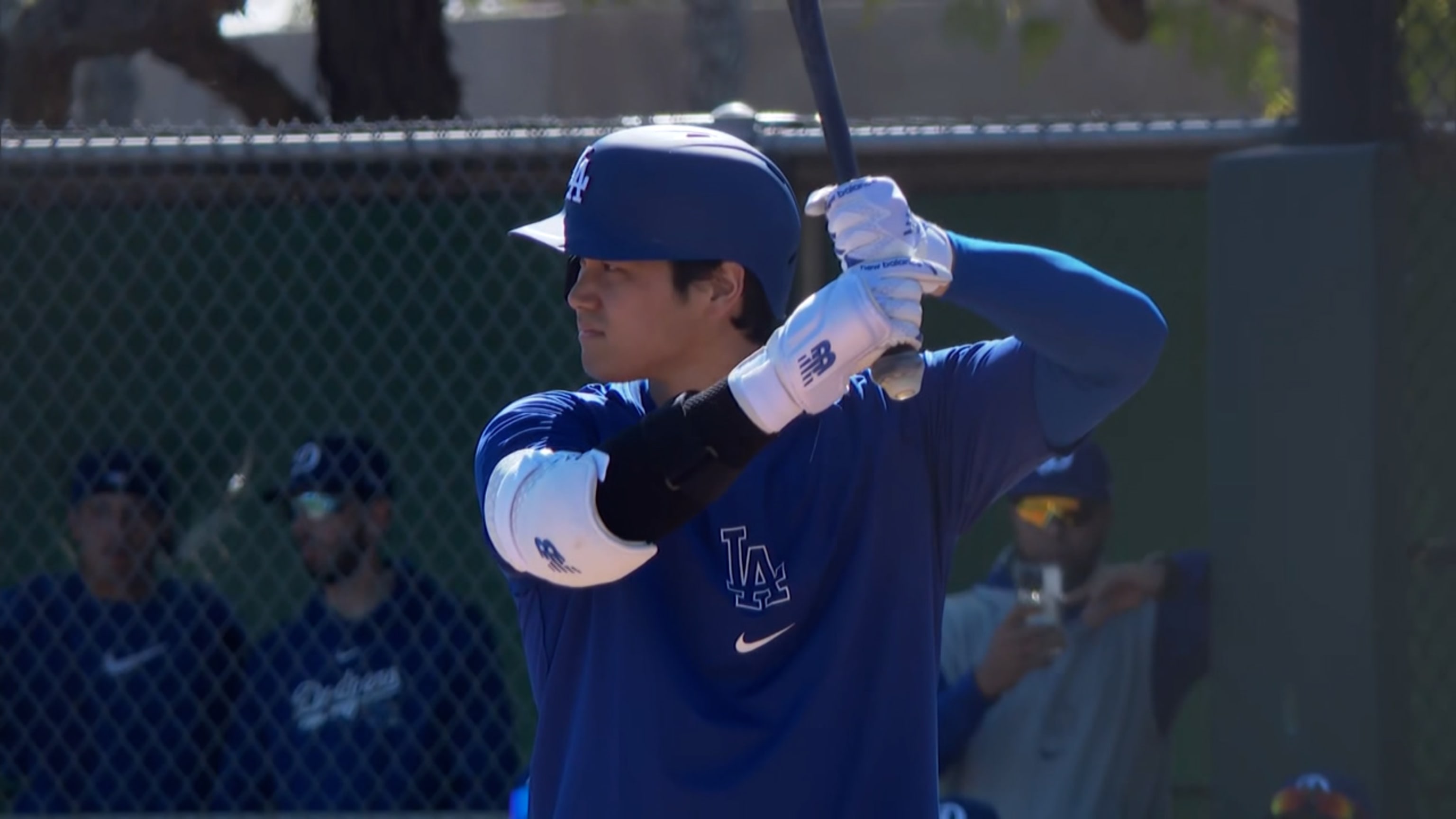 Shohei Ohtani toma práctica de bateo