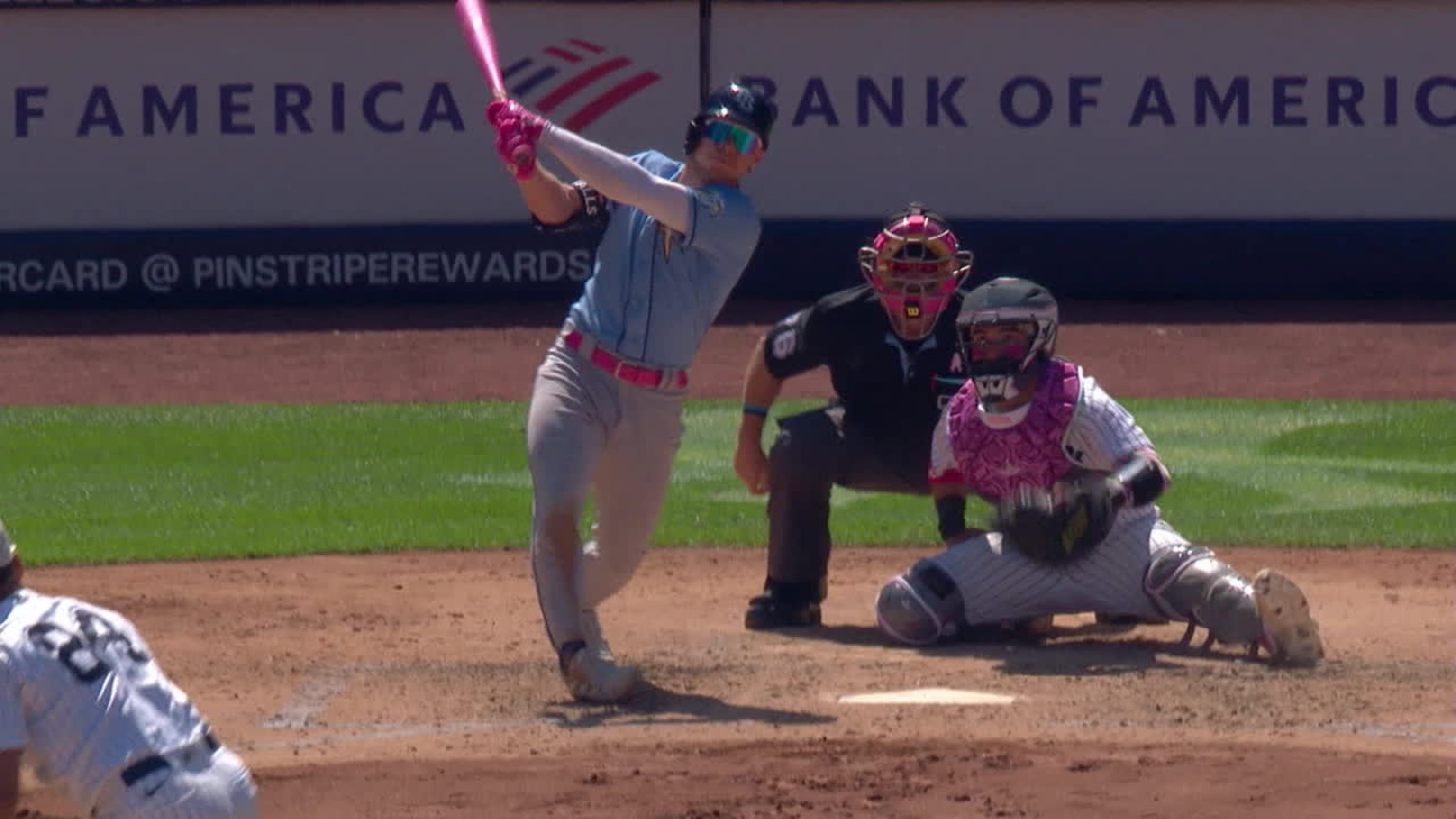 Walls pega HR con bases llenas