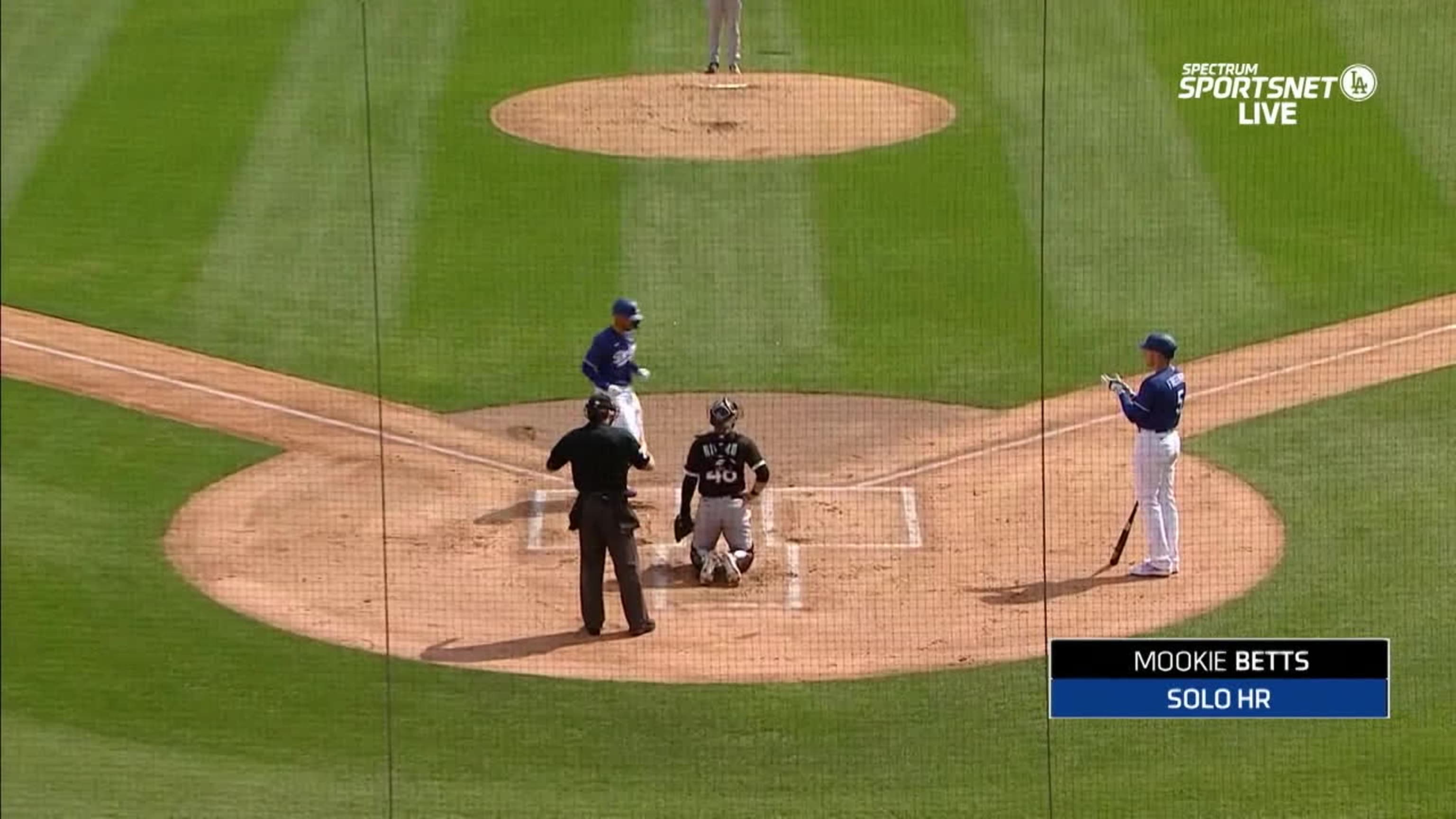 Mookie Betts inicia el 1ro con HR