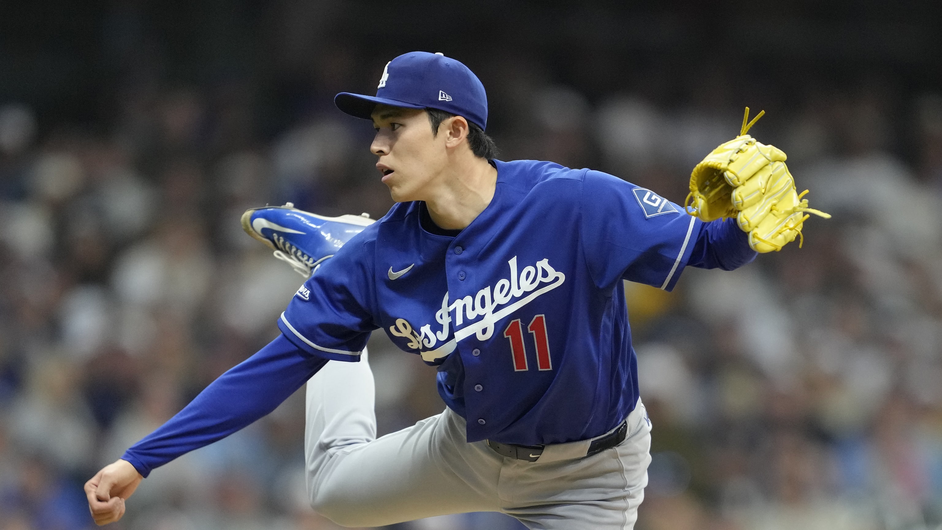 Roki Sasaki fans four against the Brewers