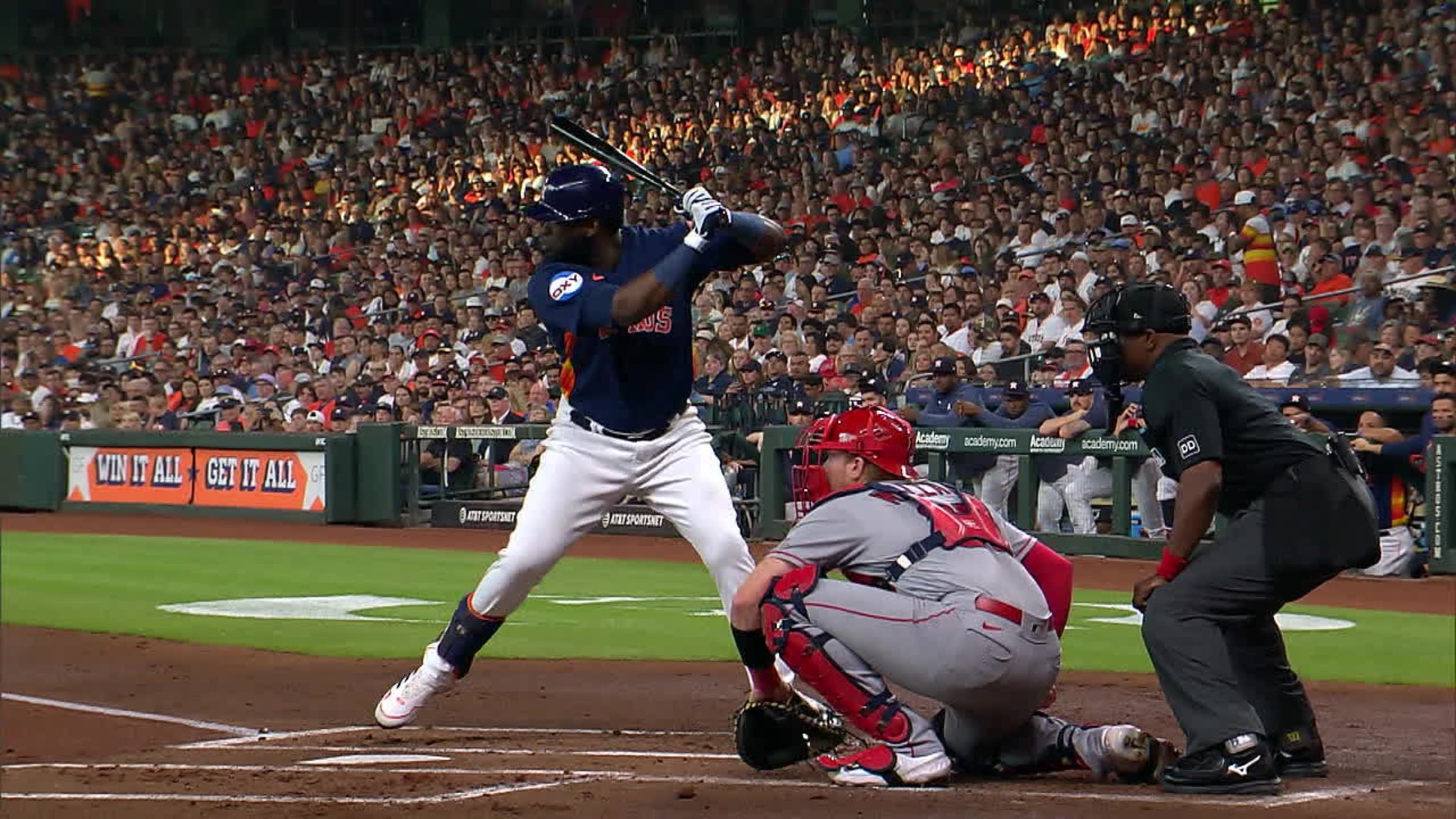 HR de 2 carreras de Yordan Álvarez