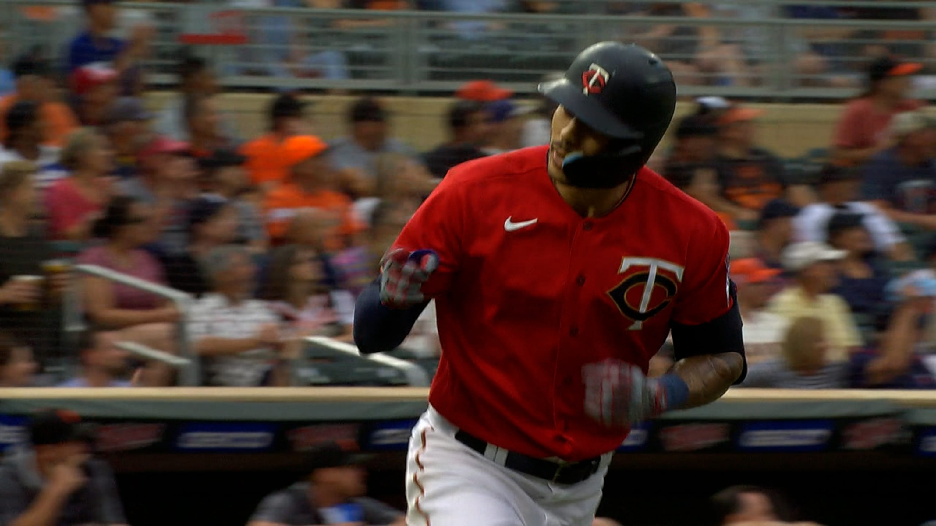 Twins get aggressive, steal series finale from Giants to snap skid