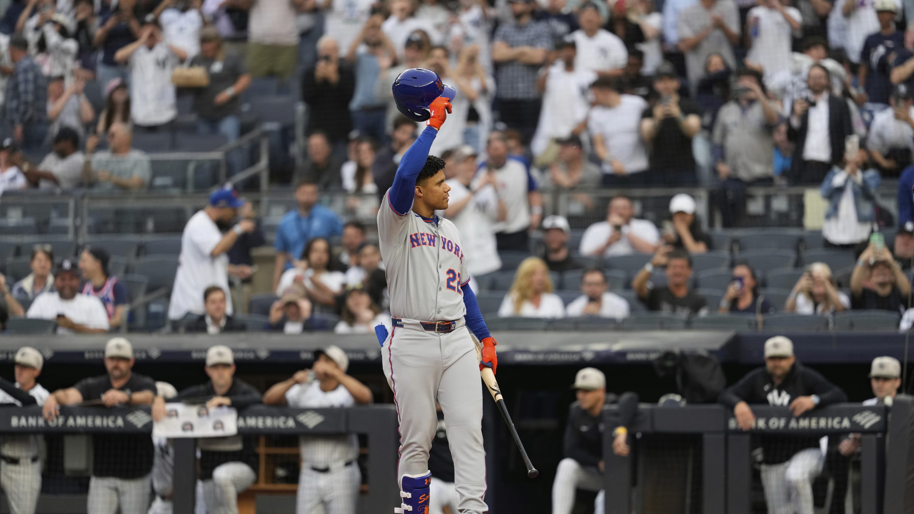 Juan Soto escucha abucheos, luego camina y roba segunda