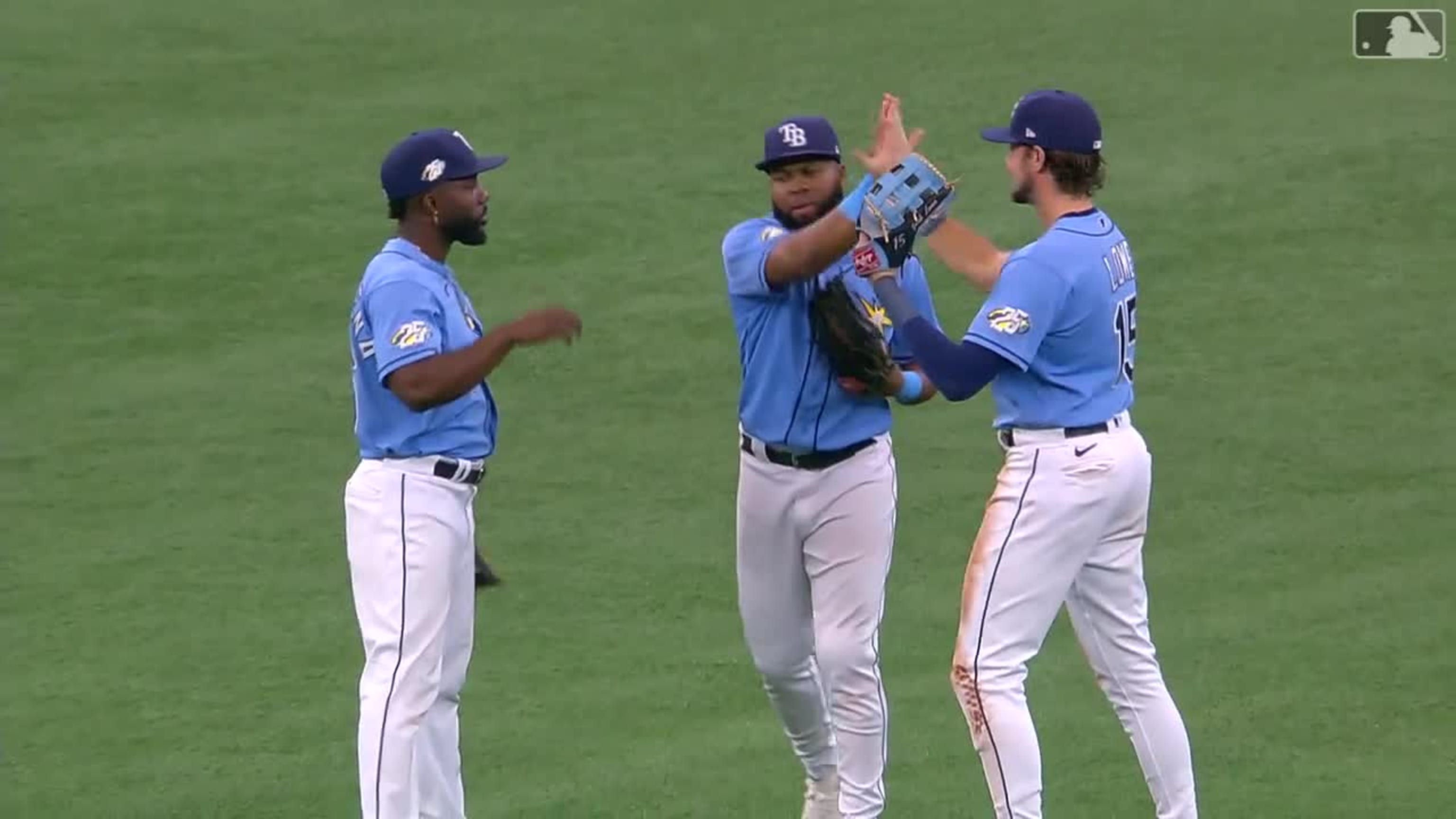 Rays suman 13 triunfos en fila