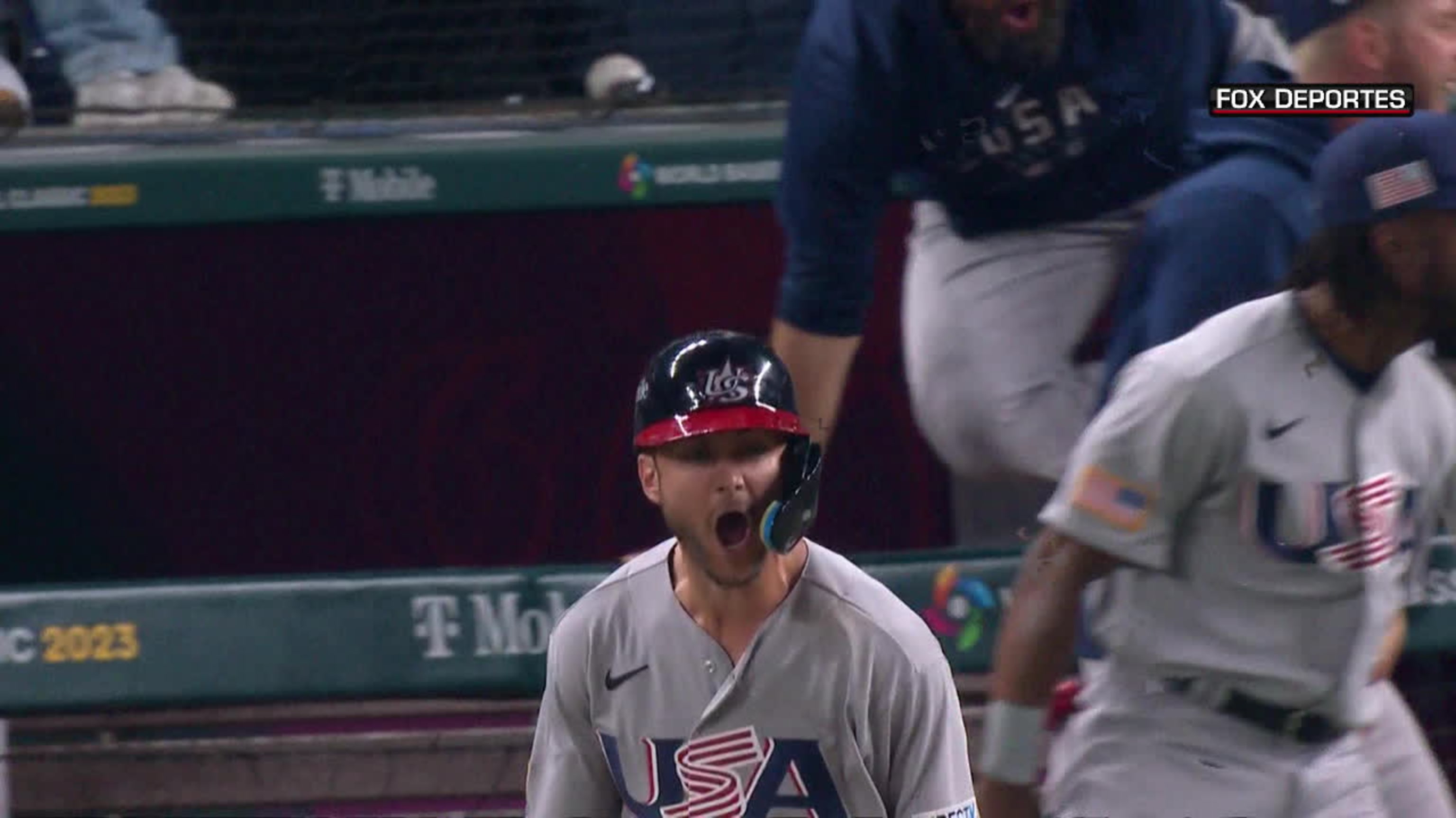 Turner adelanta con grand slam