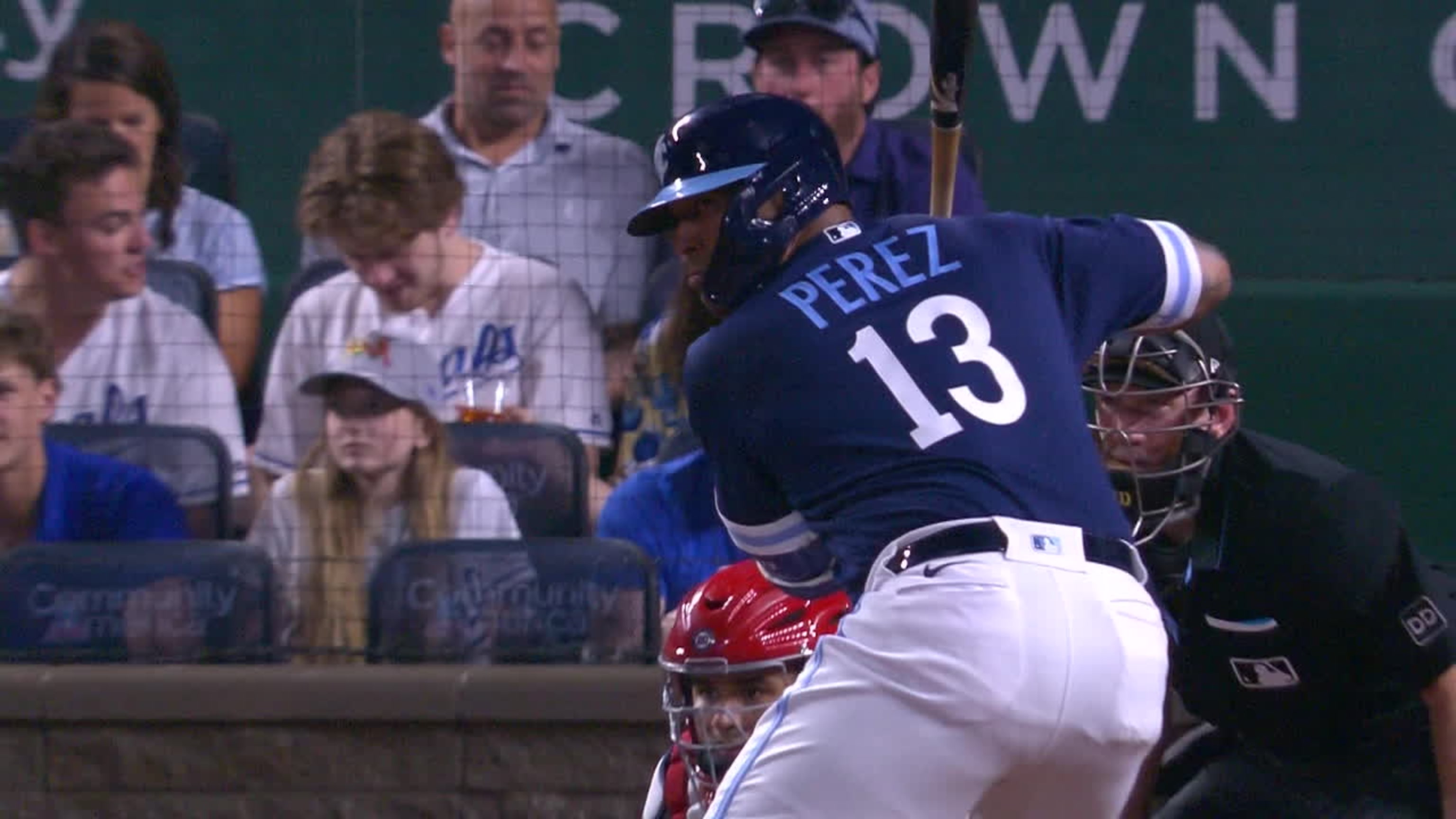 Salvador Pérez trae 2 con doble