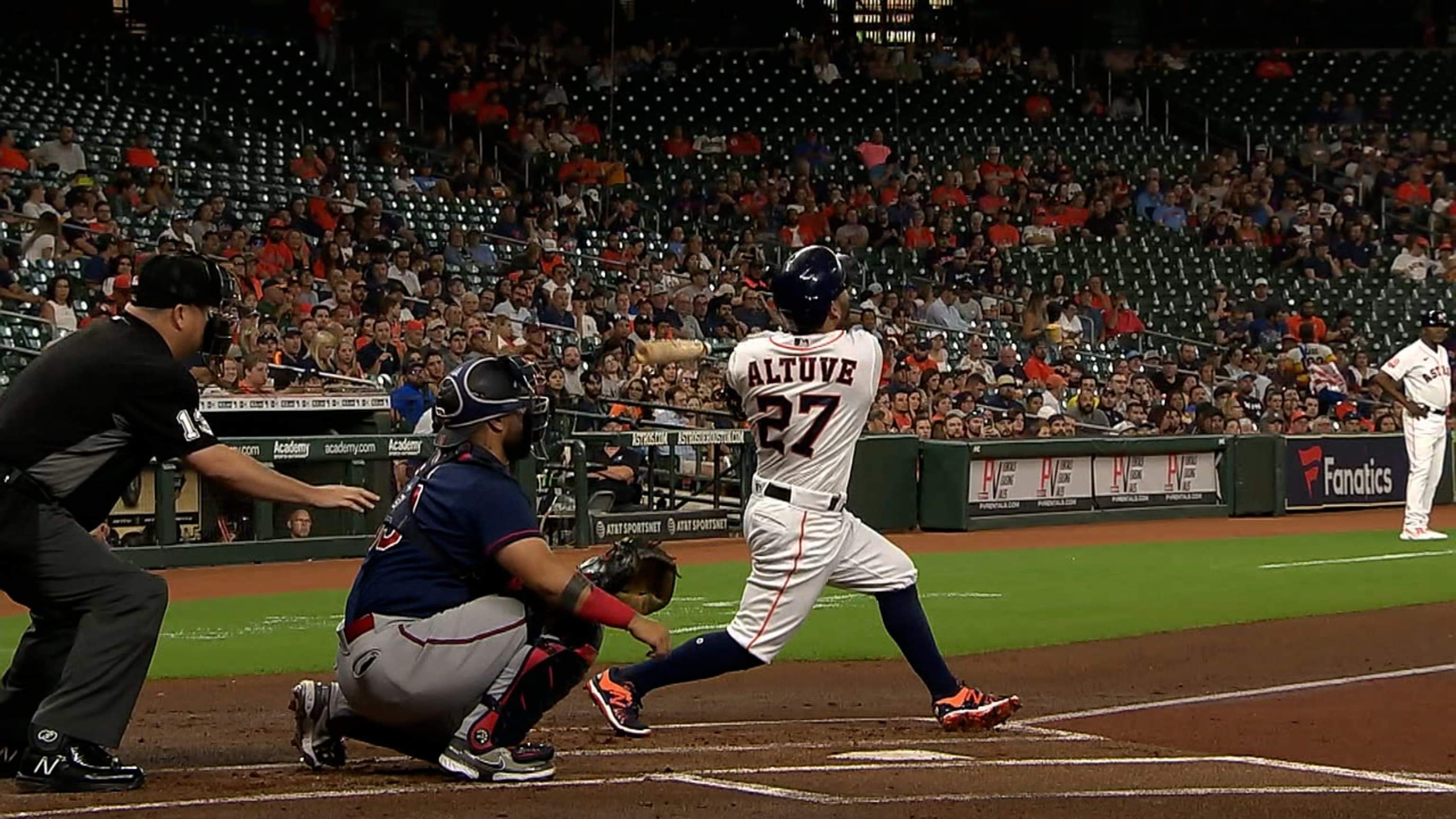 José Altuve abre con HR