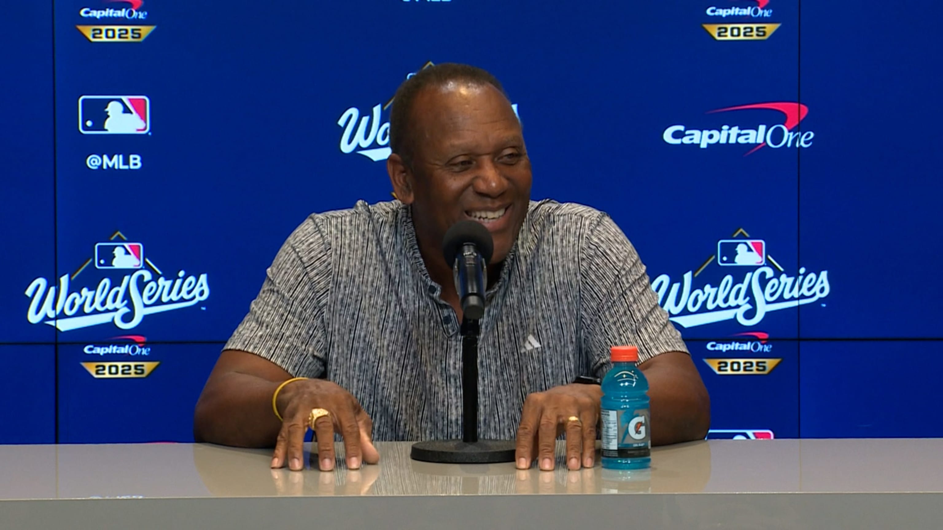 Joe Carter throws out first pitch for World Series Game 2