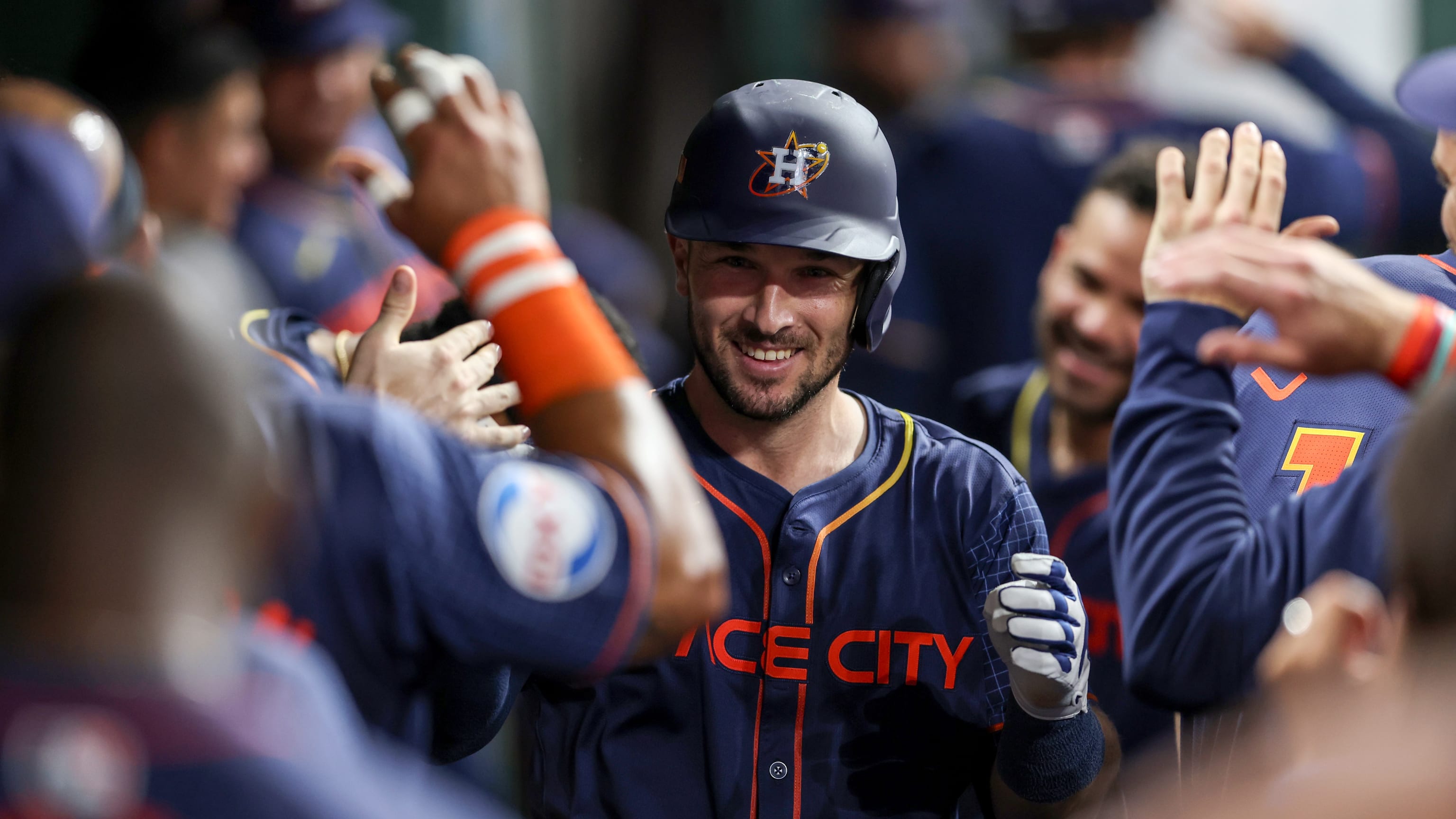 Alex Bregman's solo home run (2) 