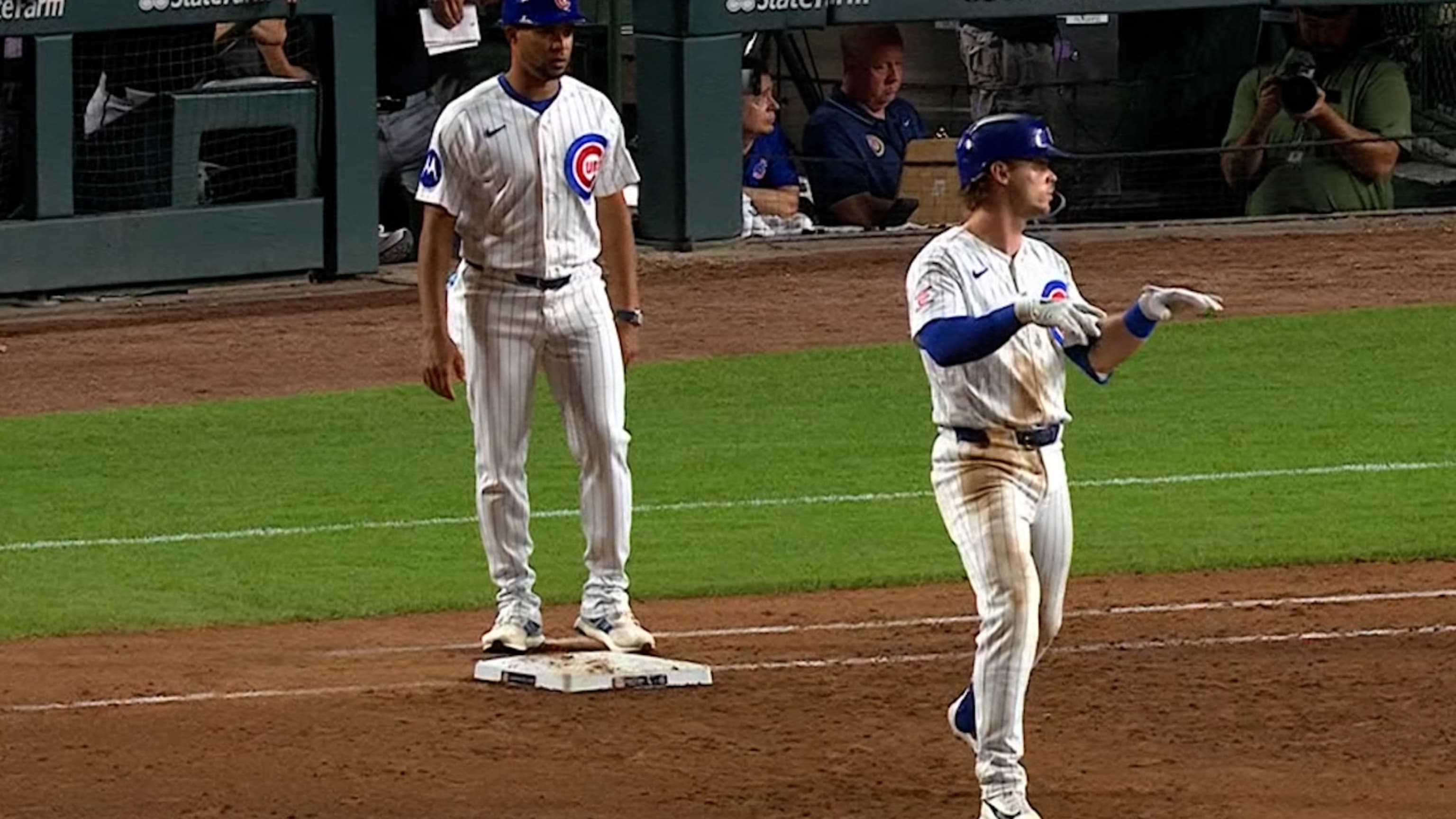 Nico Hoerner pega el hit del empate