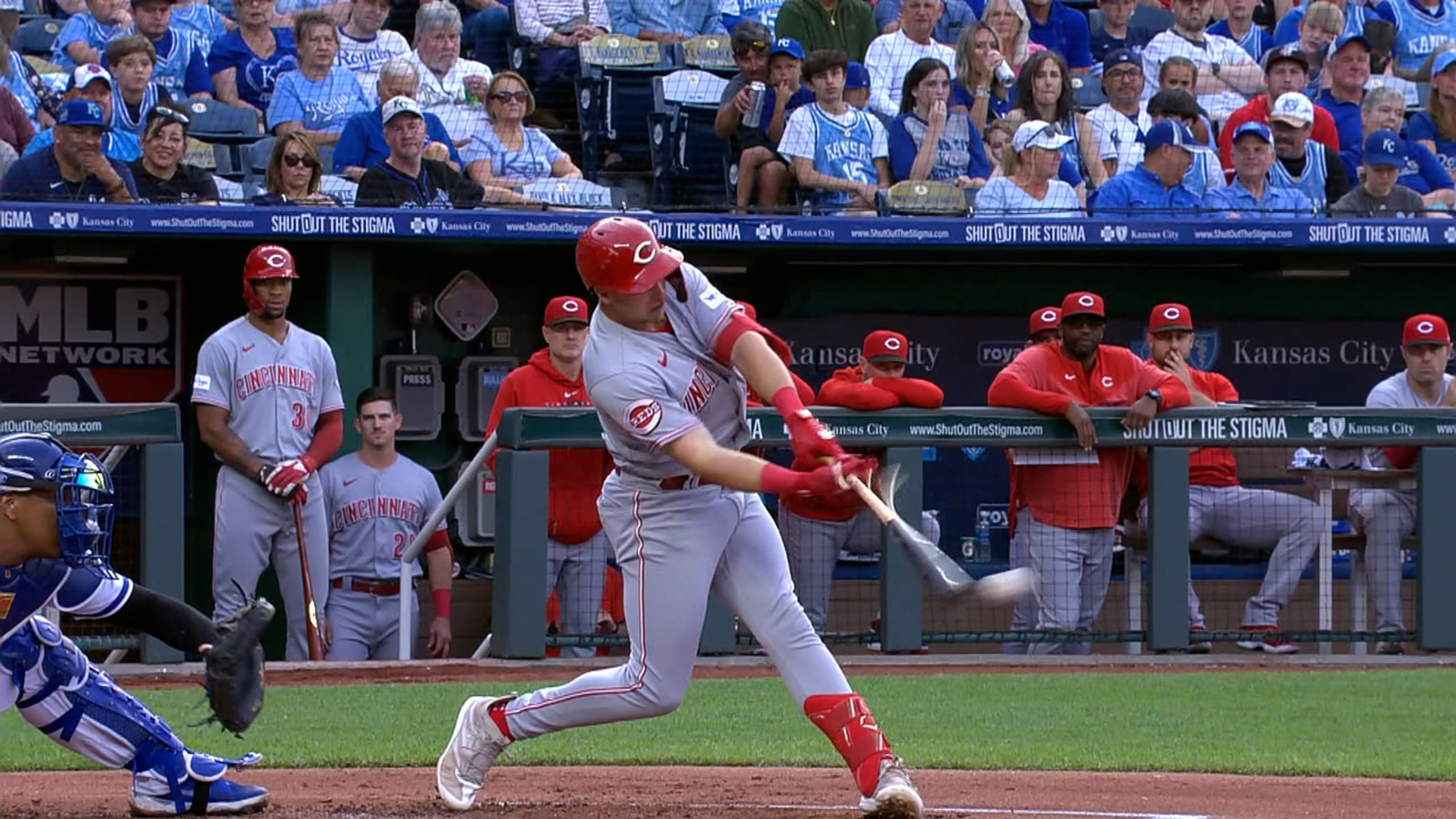 Reds hold off Royals, give Williamson first big-league win