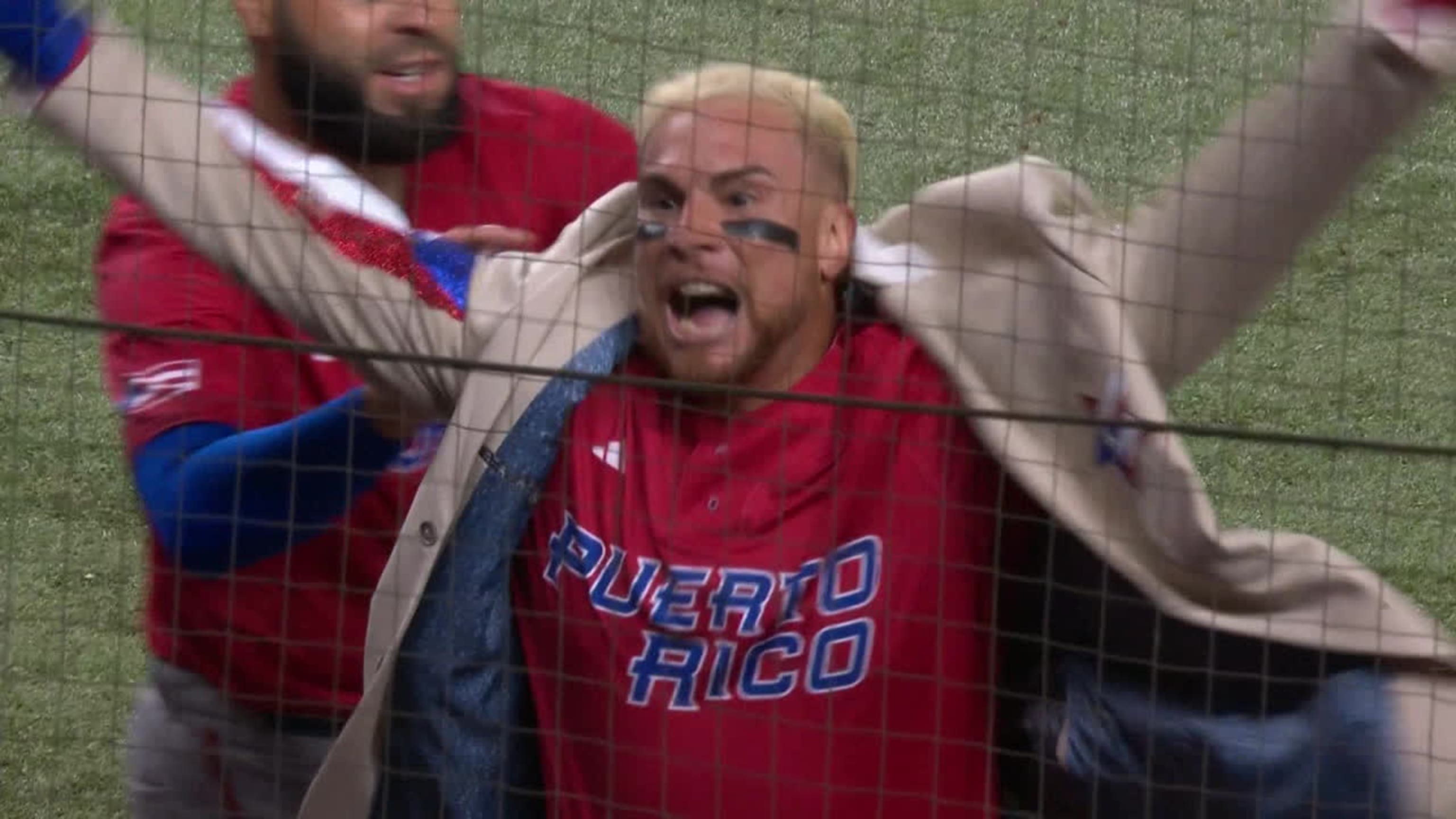 Puerto Rico upsets Dominican Republic in WBC and has blast doing so