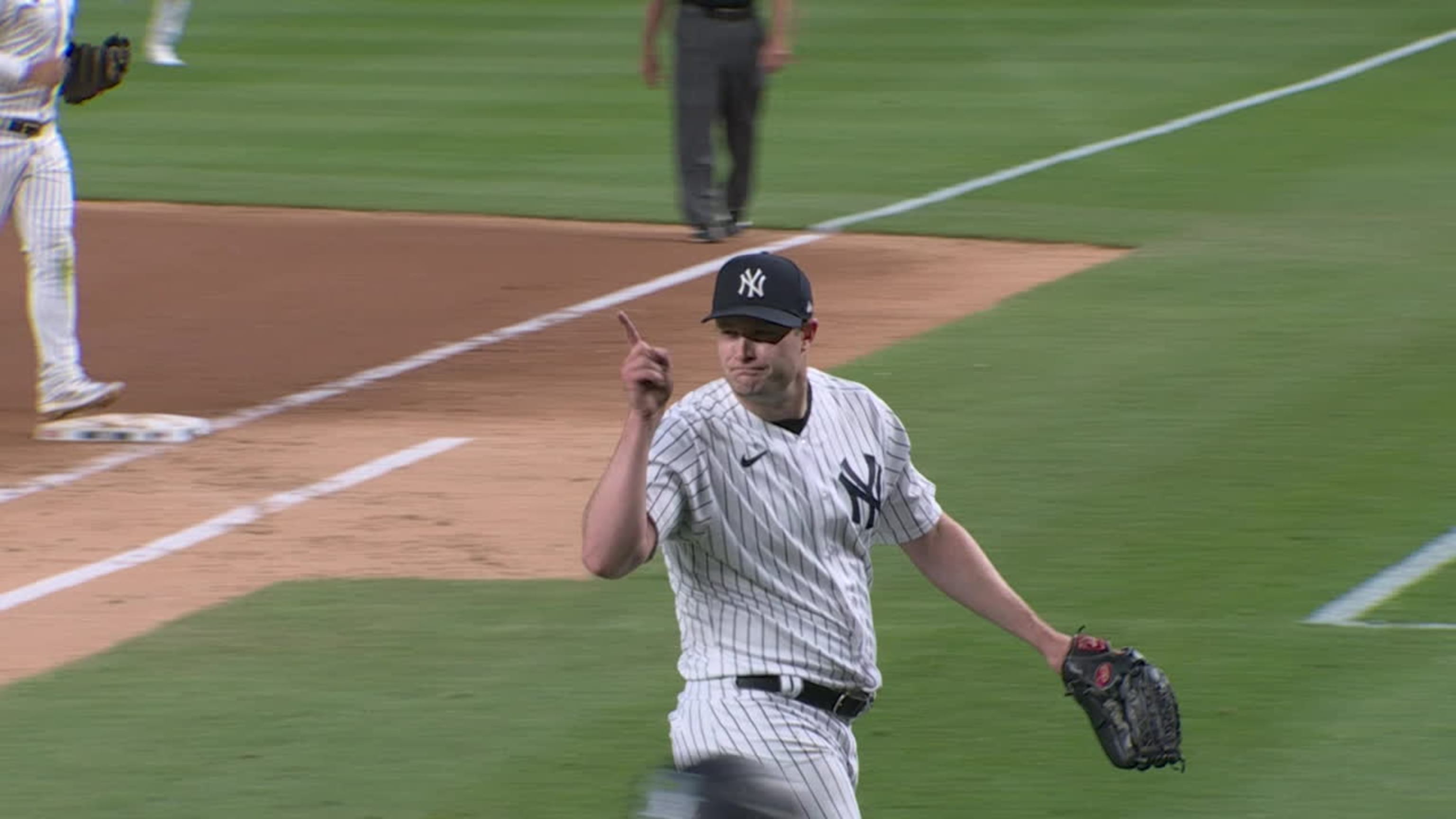 Wagging his finger at the Mariners, Cole stops the Yankees' 4-game skid  with a 3-1 win