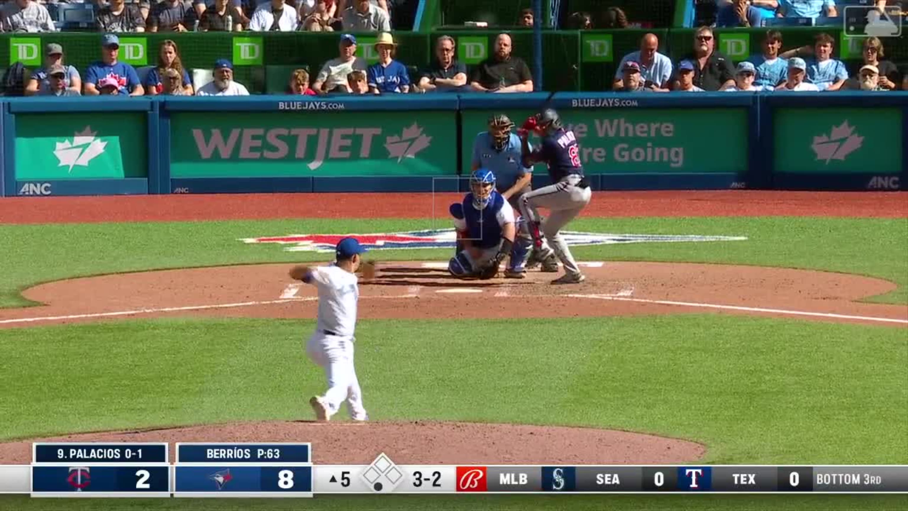 José Berríos' sinker breaks 25 inches