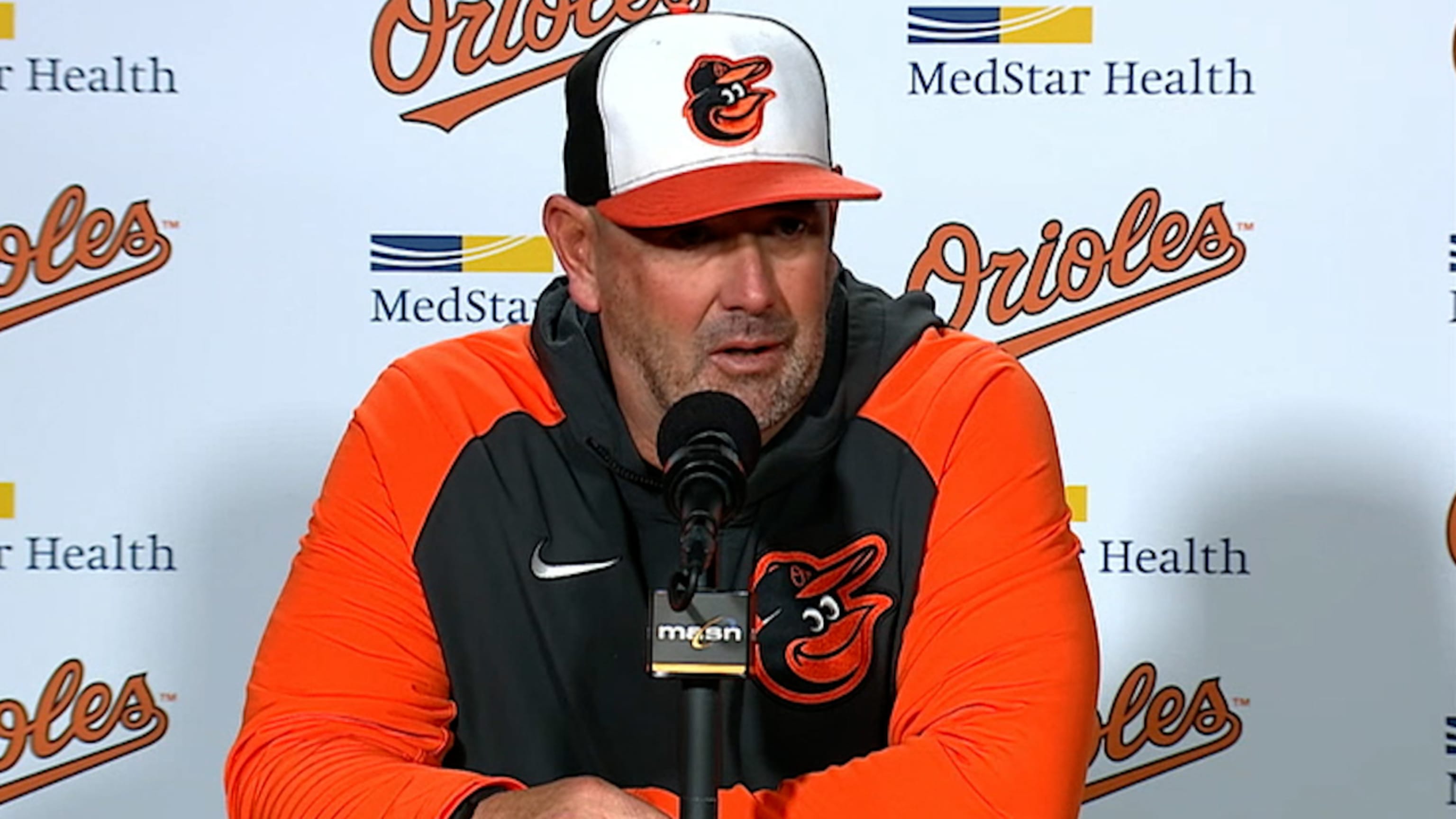 Orioles playoff hopes on life support after another dud against