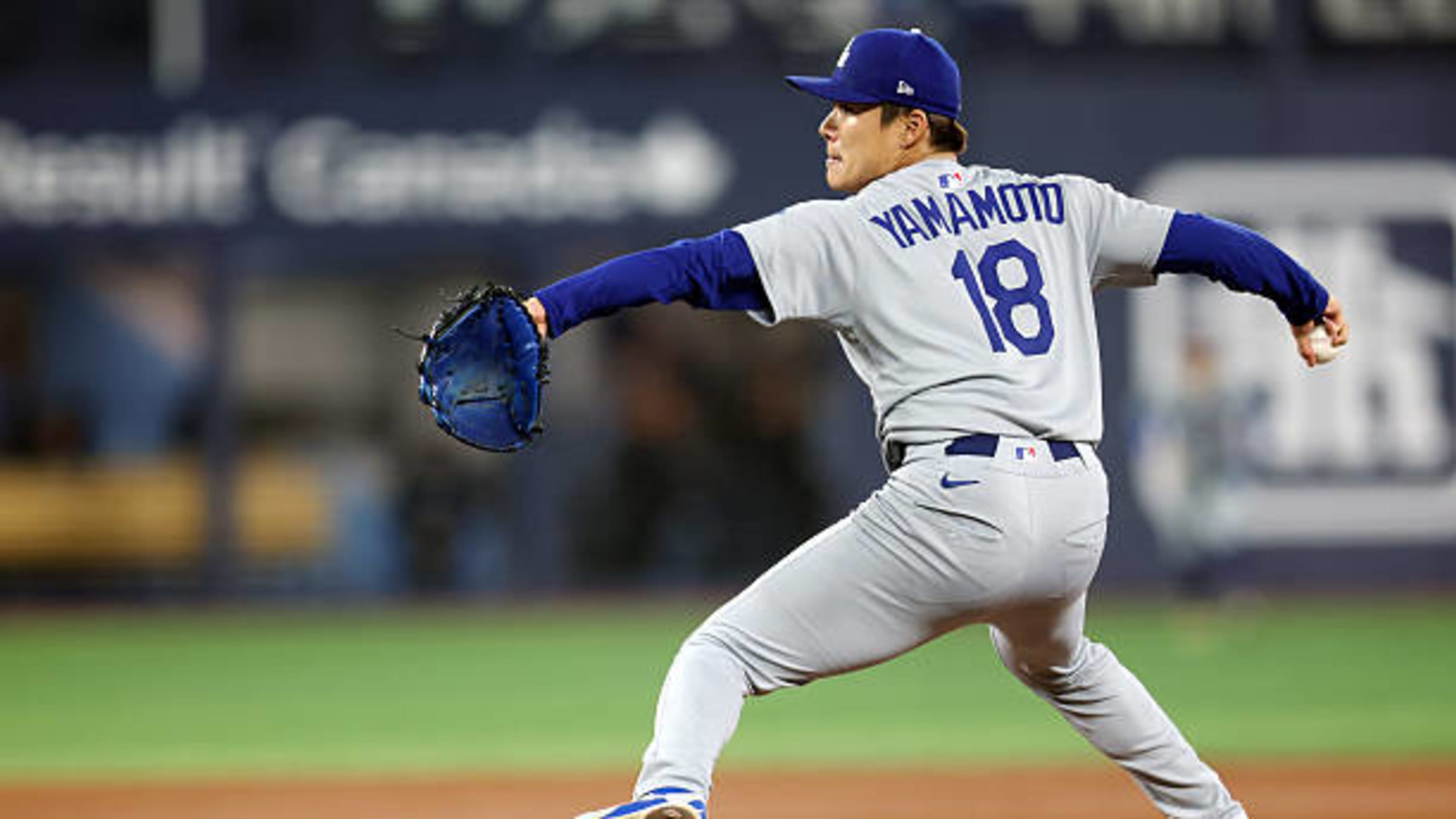 Dominante apertura de Yoshinobu Yamamoto