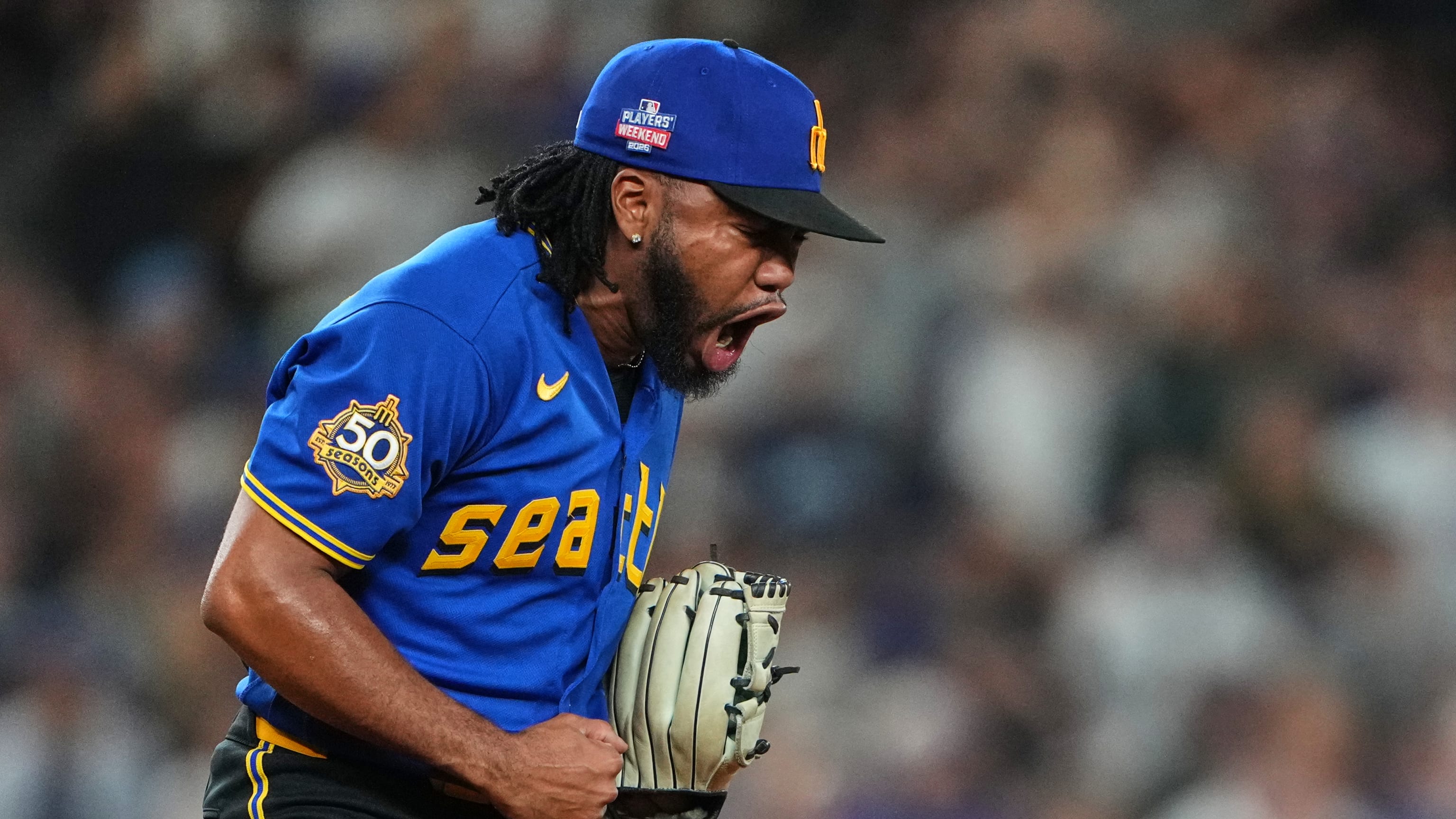 Eduard Bazardo escapes bases-loaded jam in the 8th (Photo: MLB.com)
