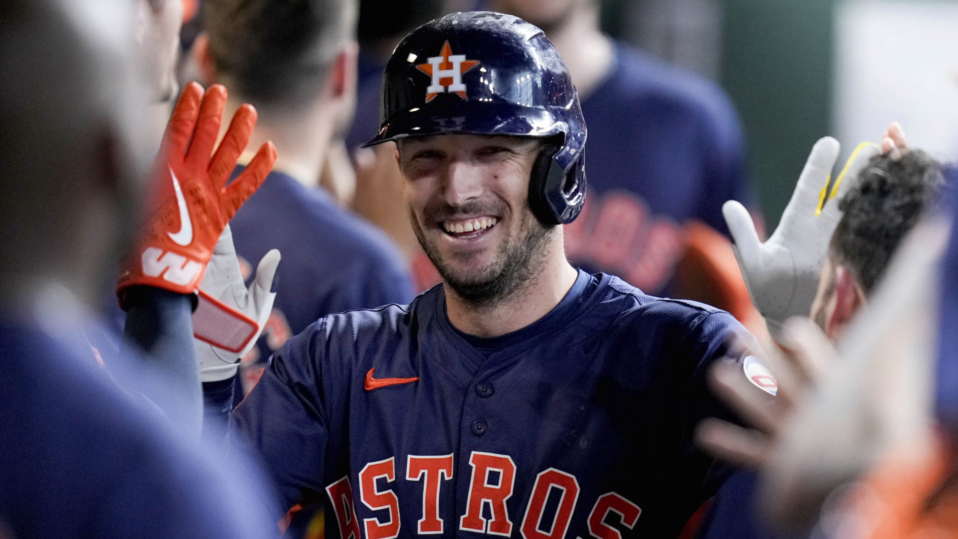 Alex Bregman impulsa 2 con jonrón