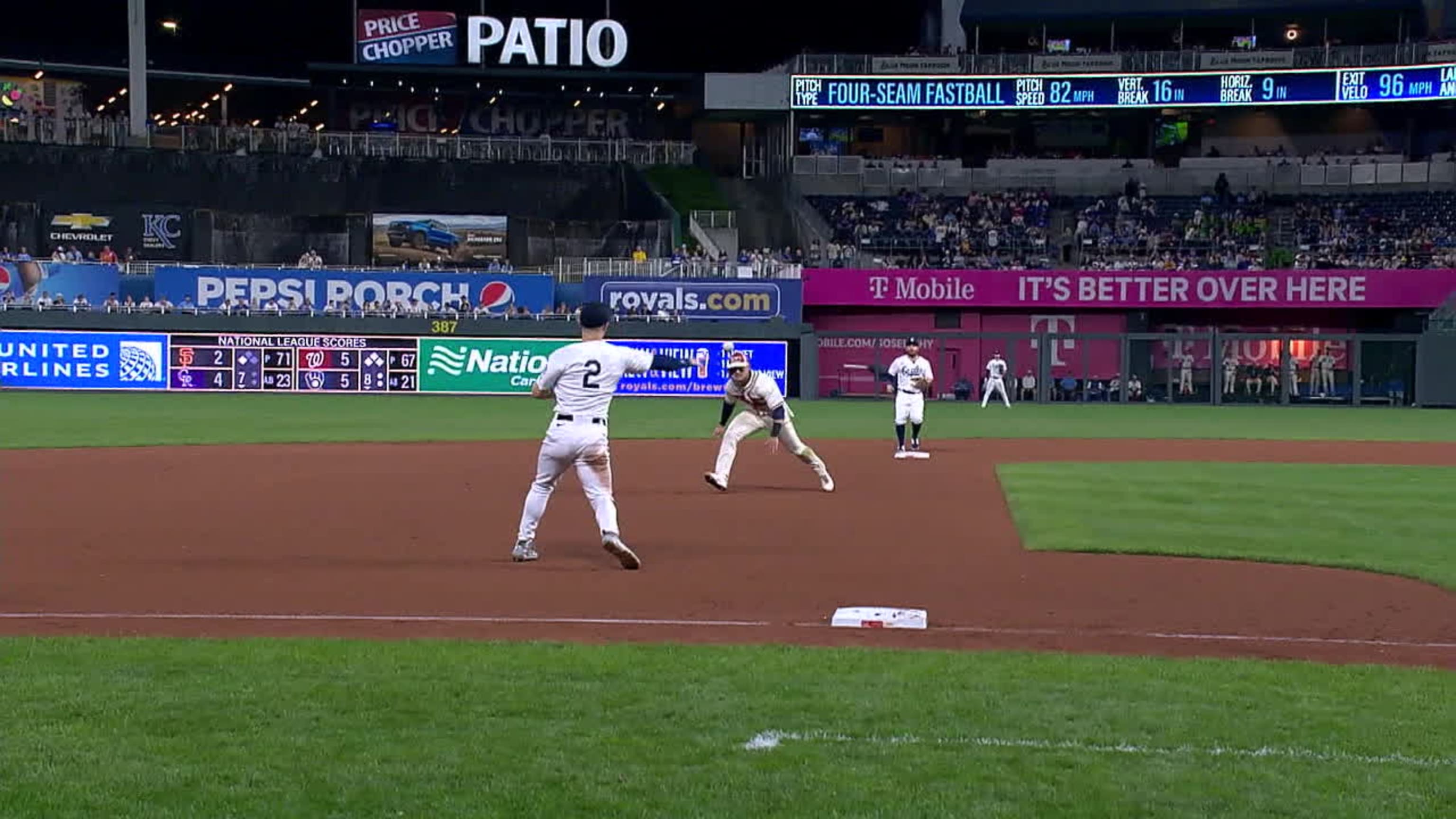 Jose Altuve's base-running gaffe hurt, but Astros' missed chances