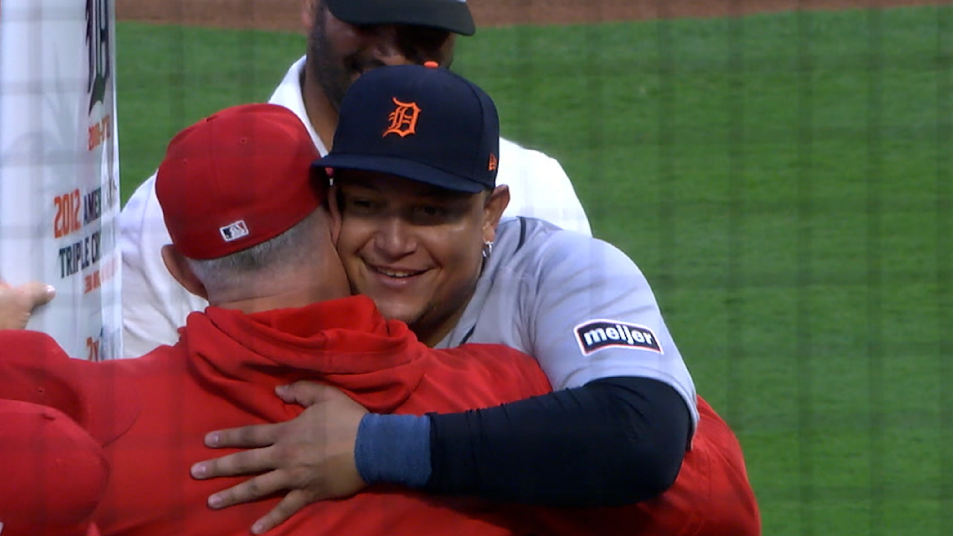 Red Sox Gift Miguel Cabrera Souvenir On Tigers Star's Retirement Tour