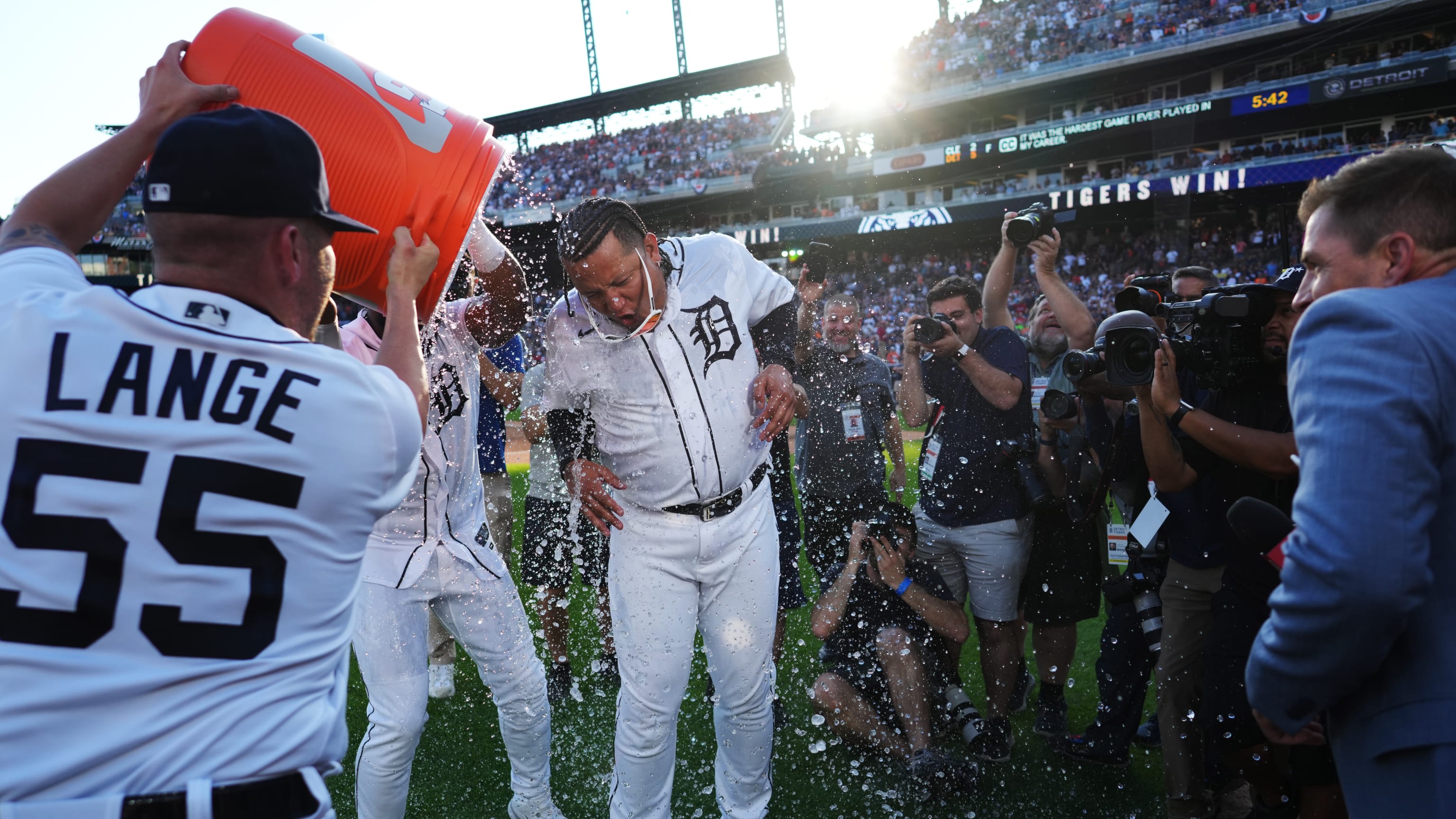 Miguel Cabrera walks, plays first base in final MLB game