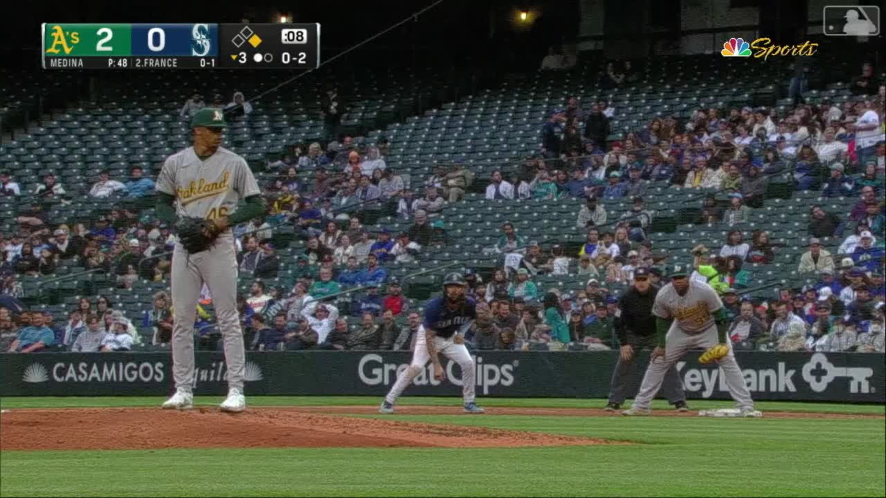 Luis Medina poncha a cuatro