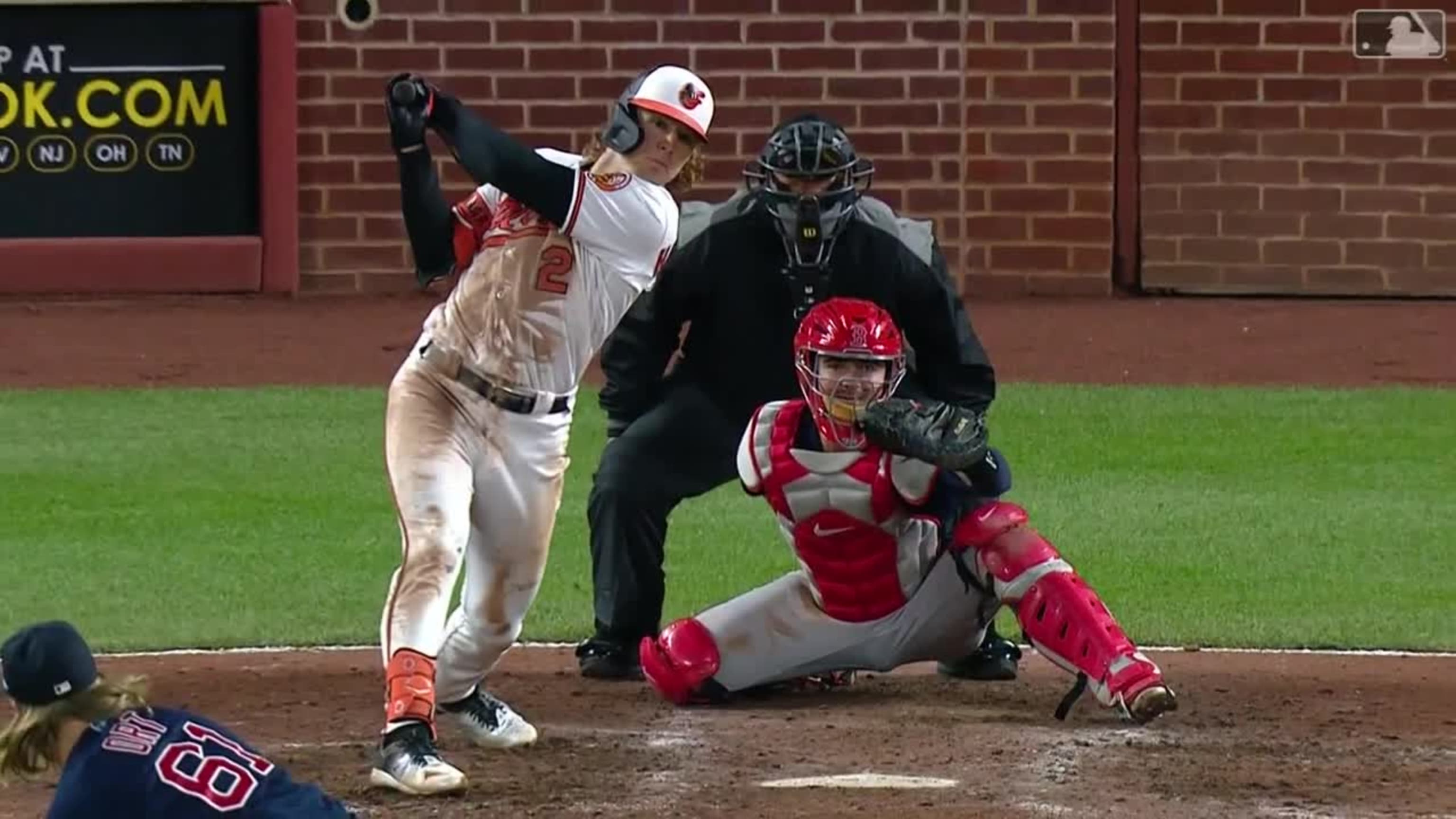 Henderson pega HR solitario