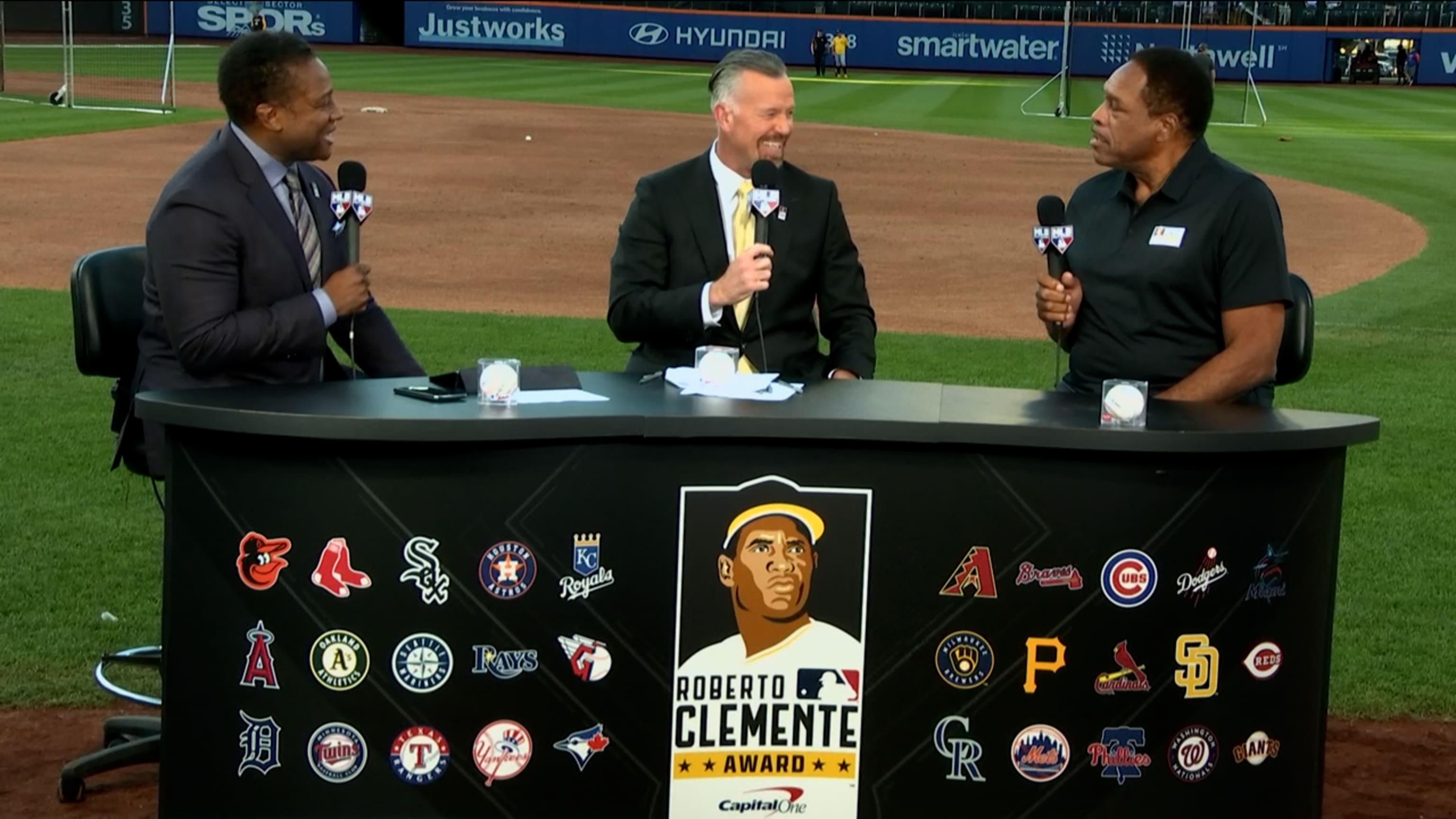 Houston Astros: 8 players don No. 21 on Roberto Clemente Day
