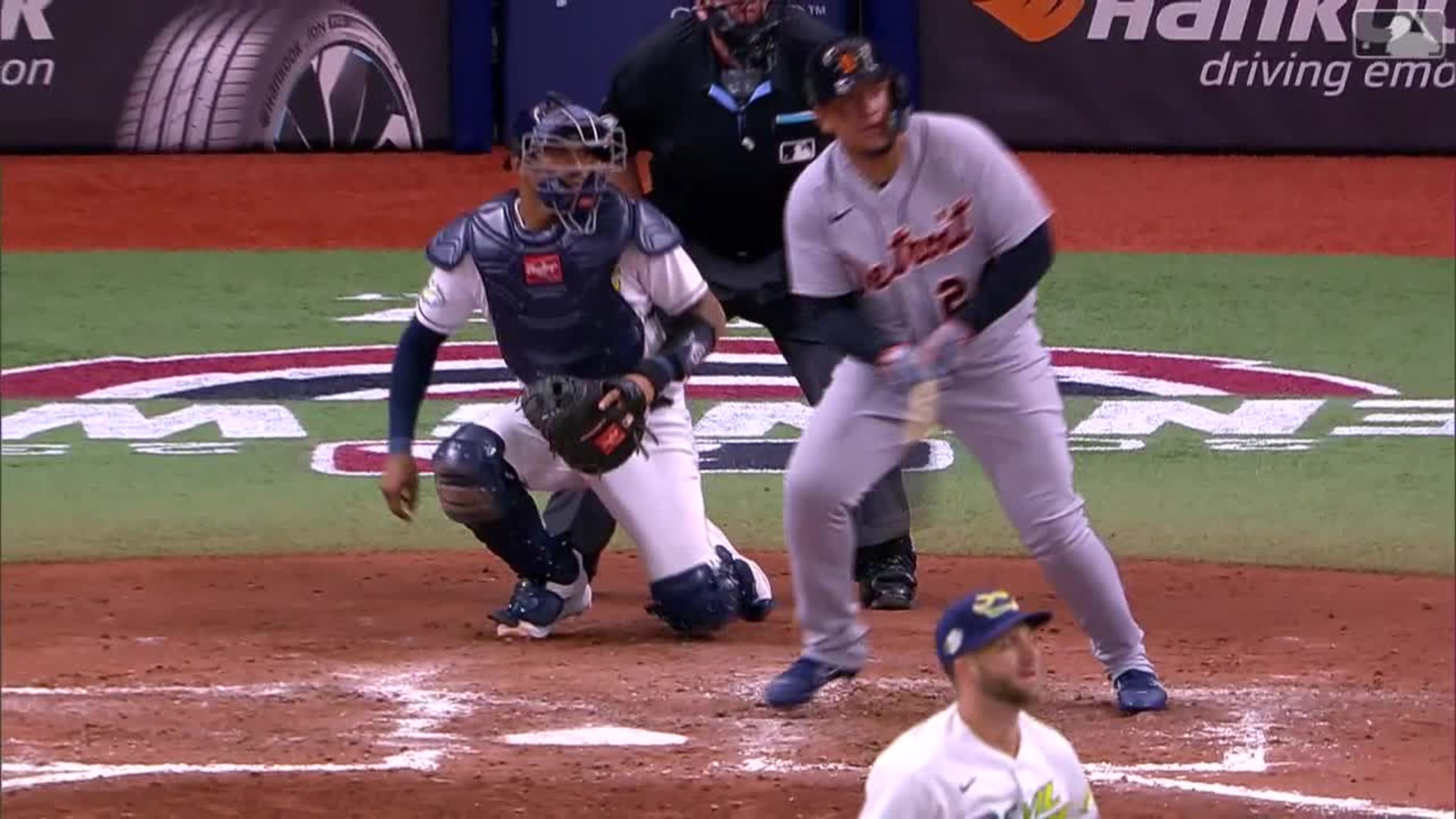Cabrera empata a Suzuki en hits