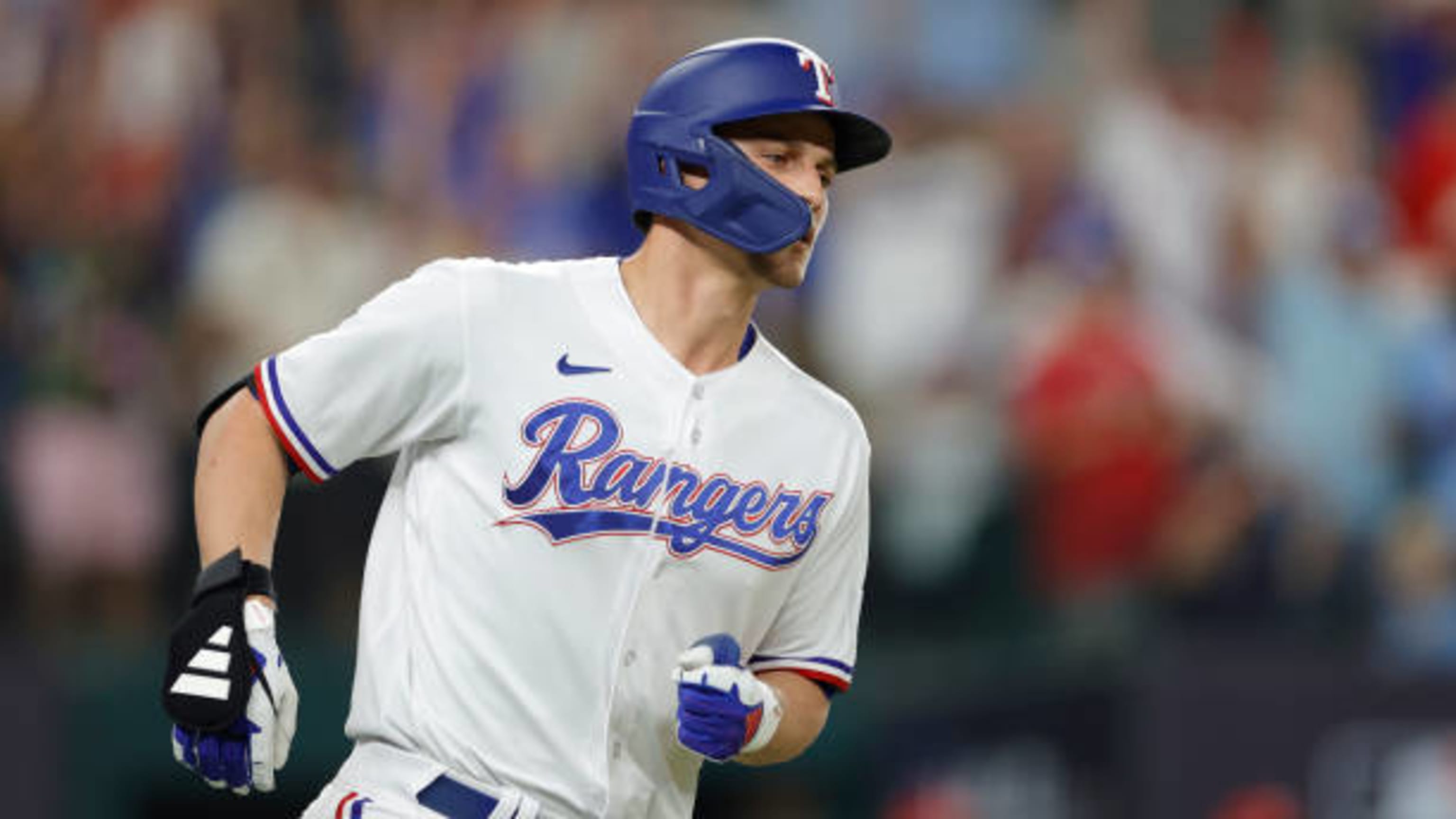Rangers put up a five-run inning against the Orioles with base