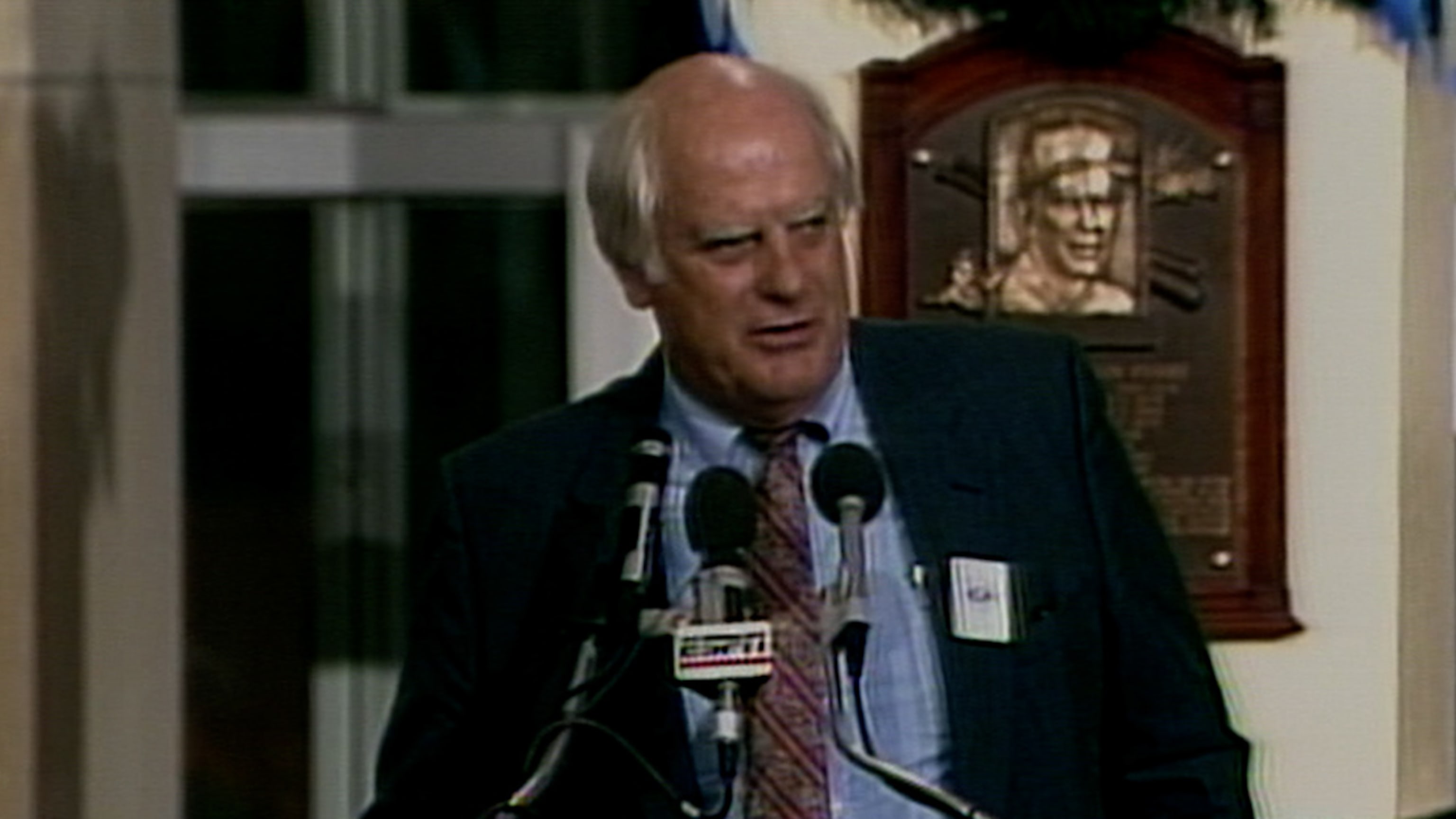 San Francisco Giants unveil statue of pitcher Gaylord Perry