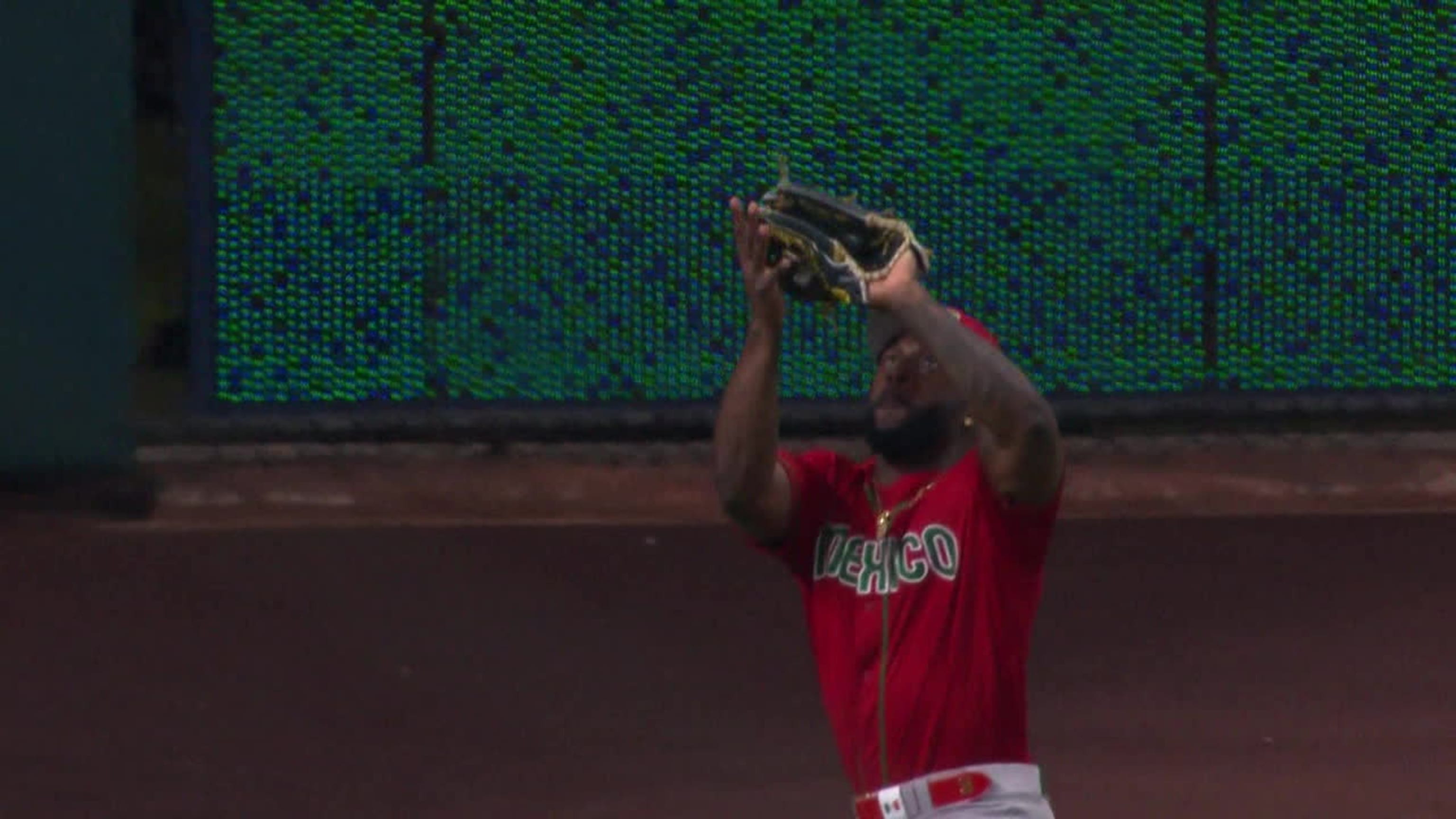 Randy Arozarena robs home run vs. Japan in World Baseball Classic