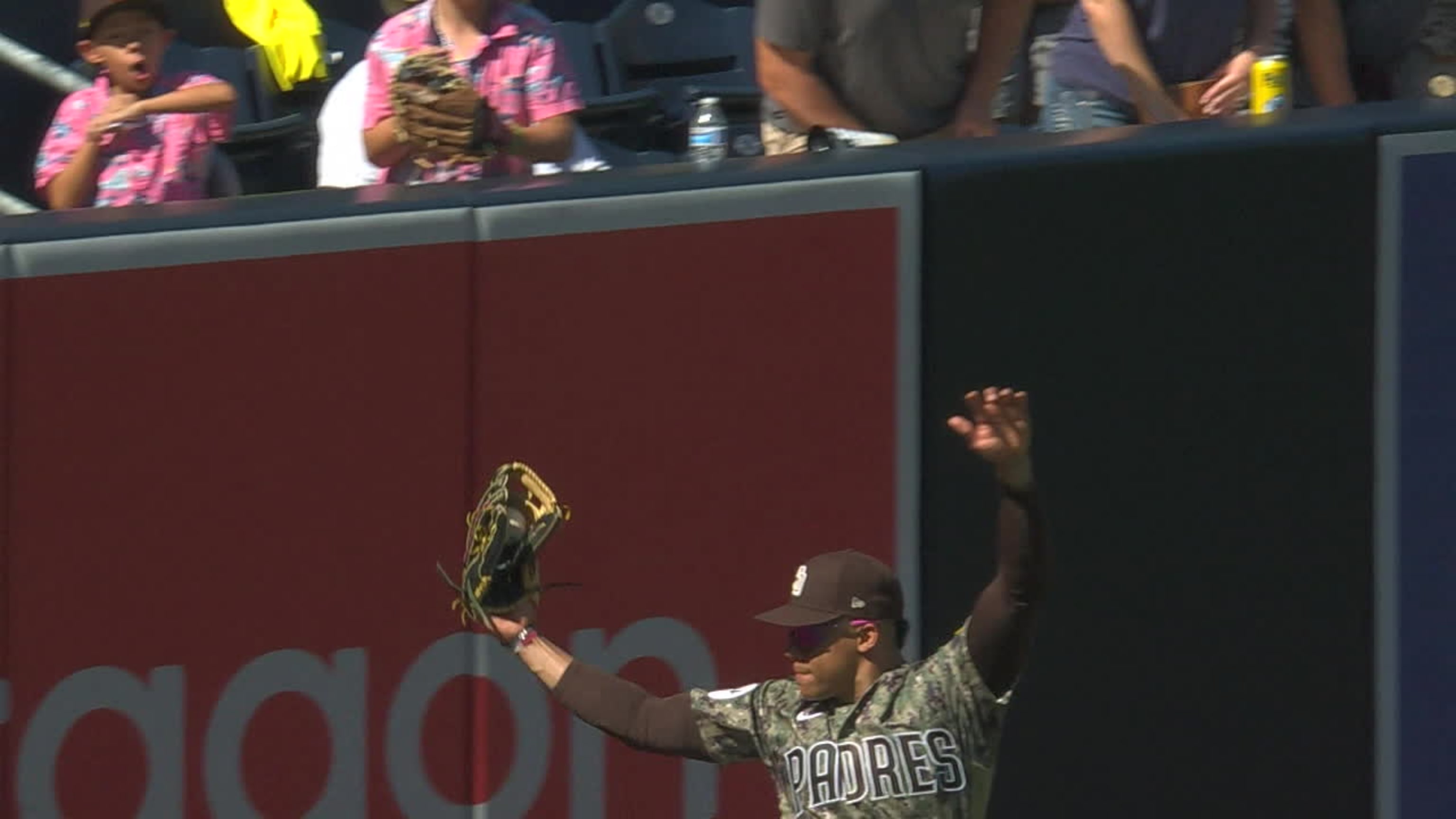 Giants score 12 runs vs. Padres after team home run derby