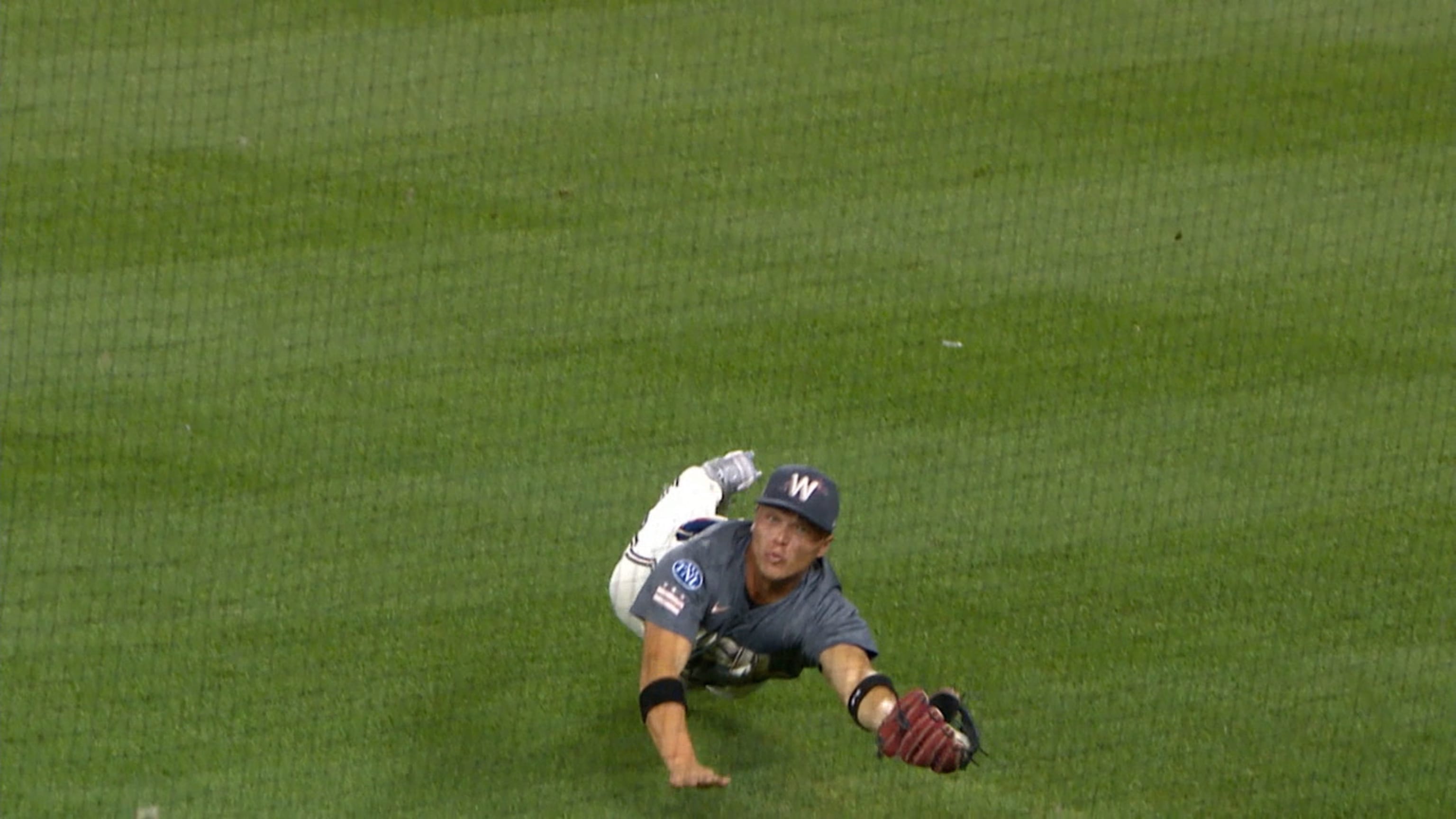 Michael Chavis scores winning run on 11th-inning wild pitch as