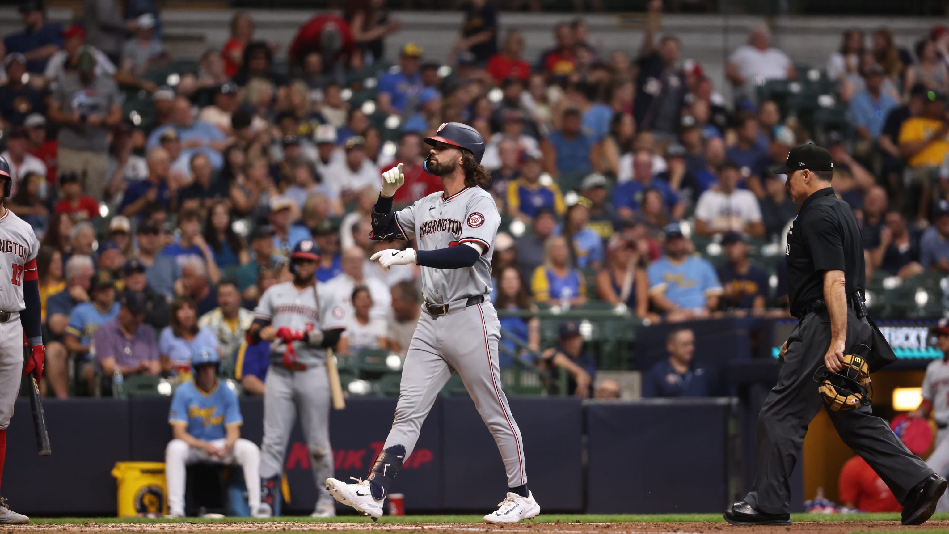 Jesse Winker conecta un jonrón
