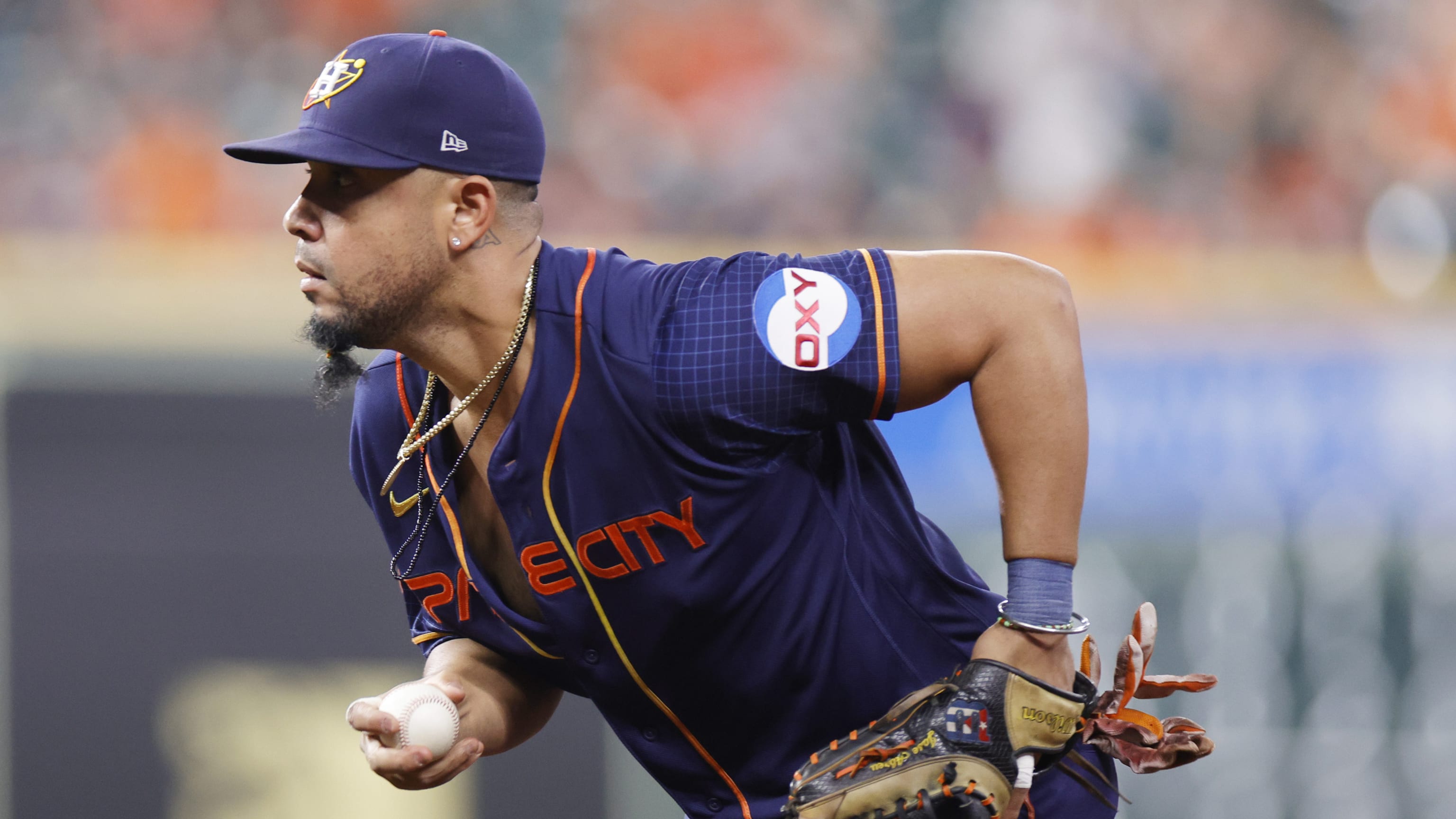 Astros to option Jose Abreu to Minor Leagues