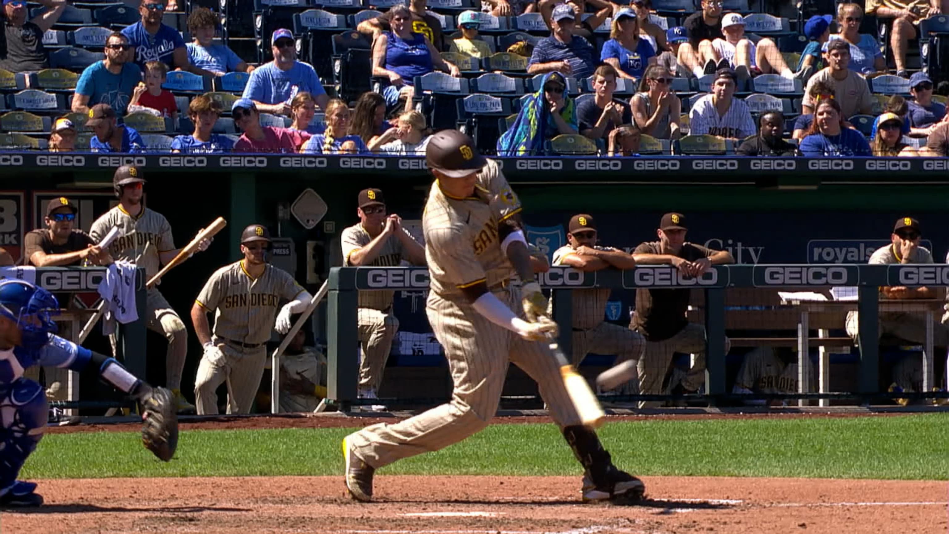 Machado da 2 HR, trae 4