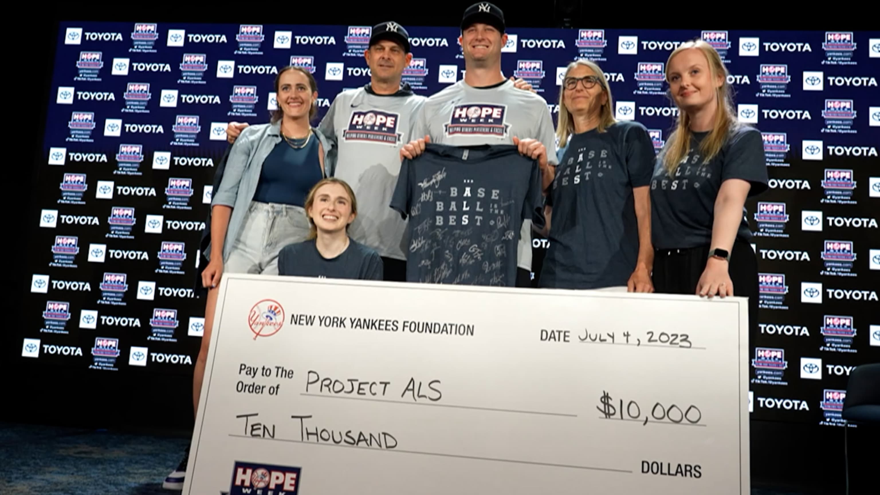 Sarah Langs, diagnosed with ALS, honored by Yankees during HOPE Week